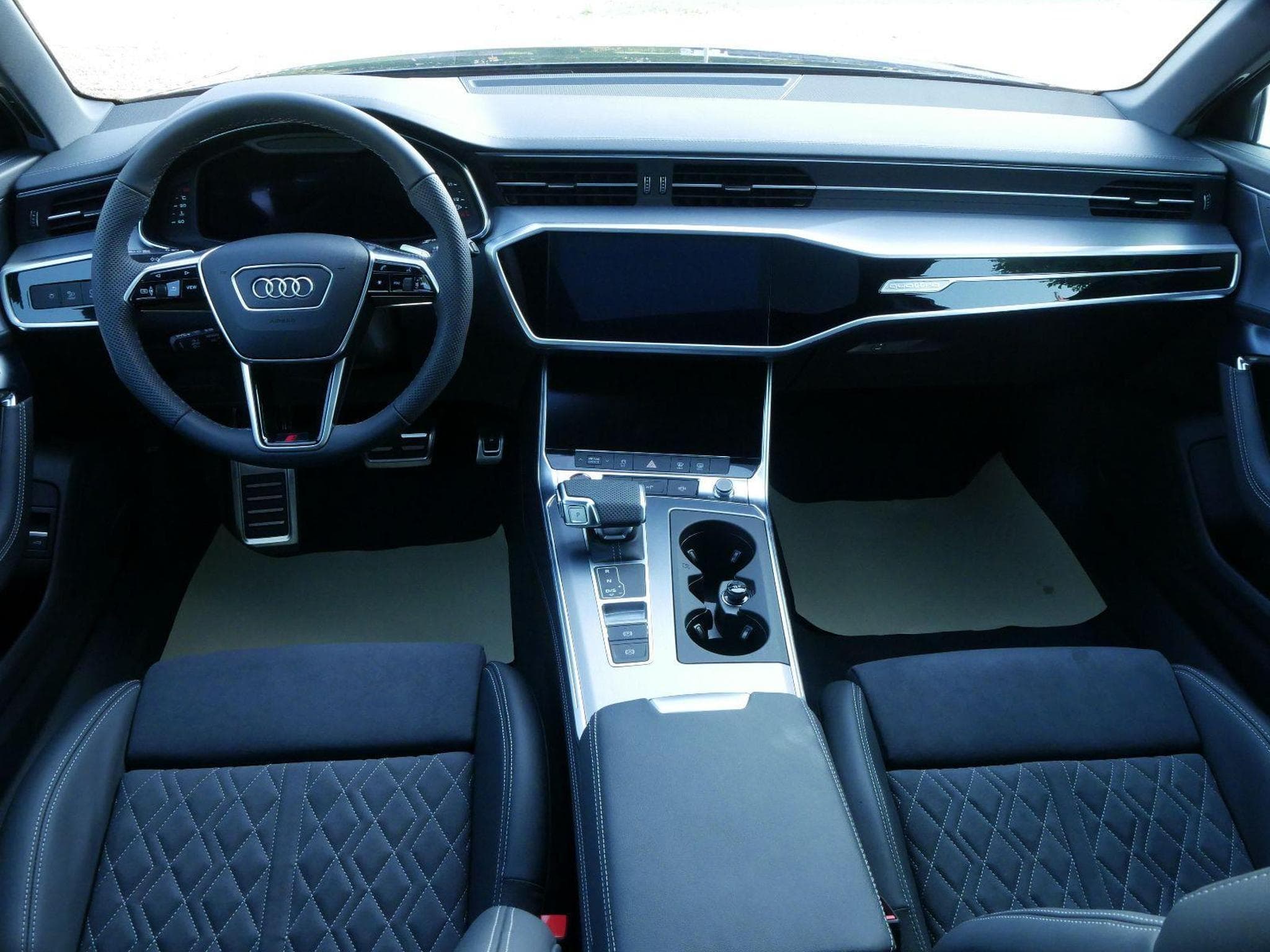 Audi S6 e-tron Avant TDI quattro (2024) - Photo 12