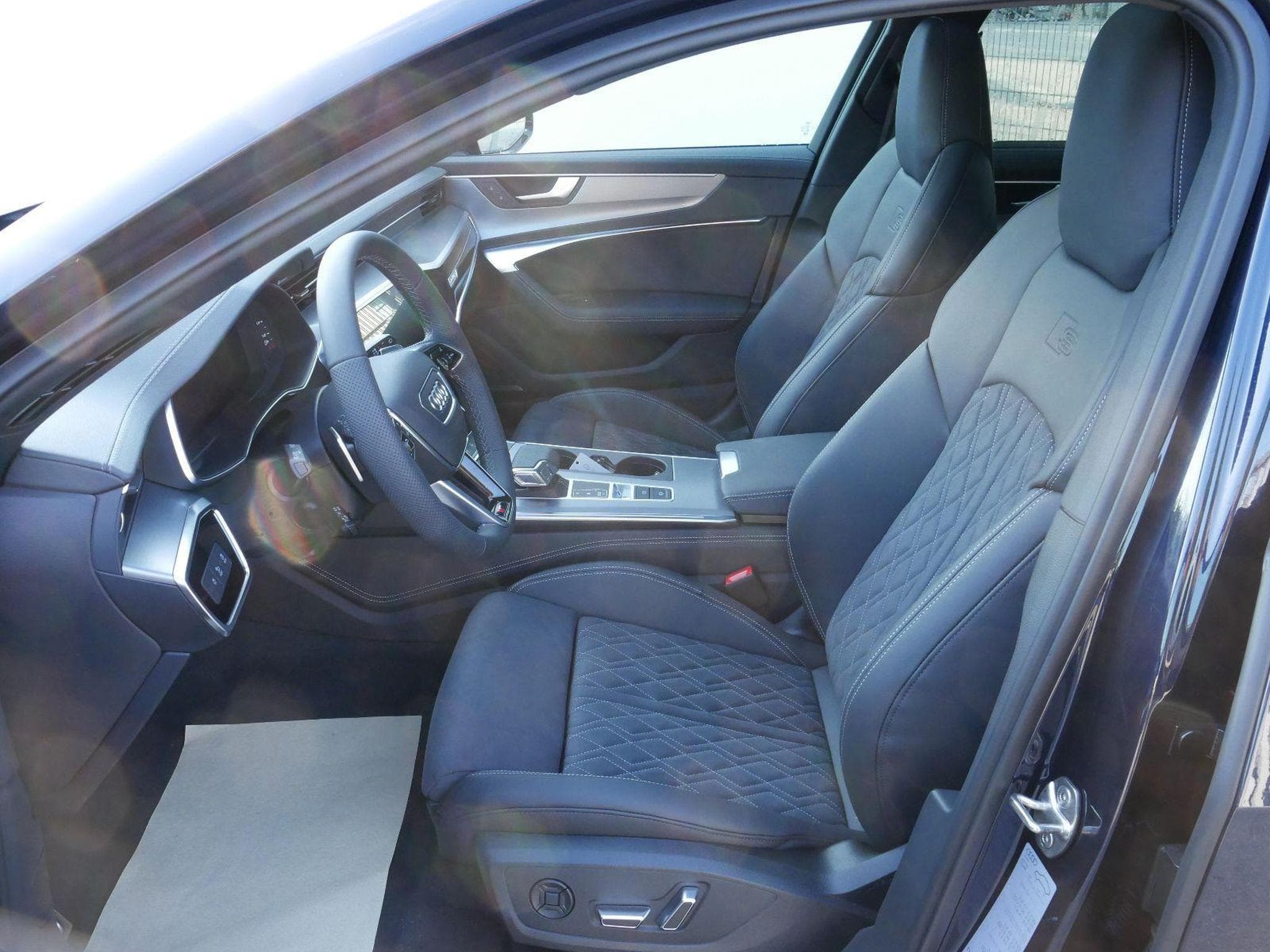 Audi S6 e-tron Avant TDI quattro (2024) - Photo 8
