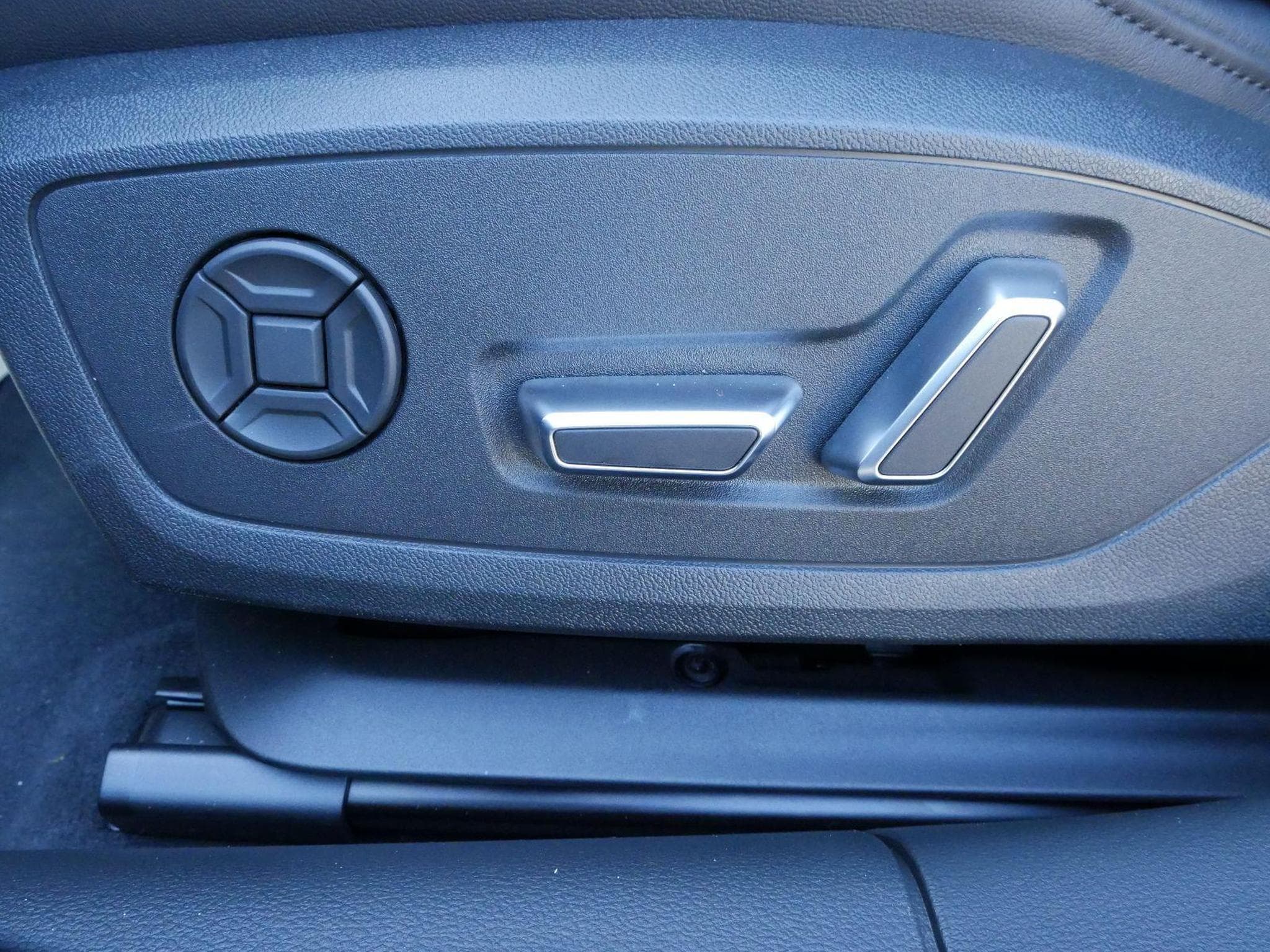 Audi S6 e-tron Avant TDI quattro (2024) - Photo 9