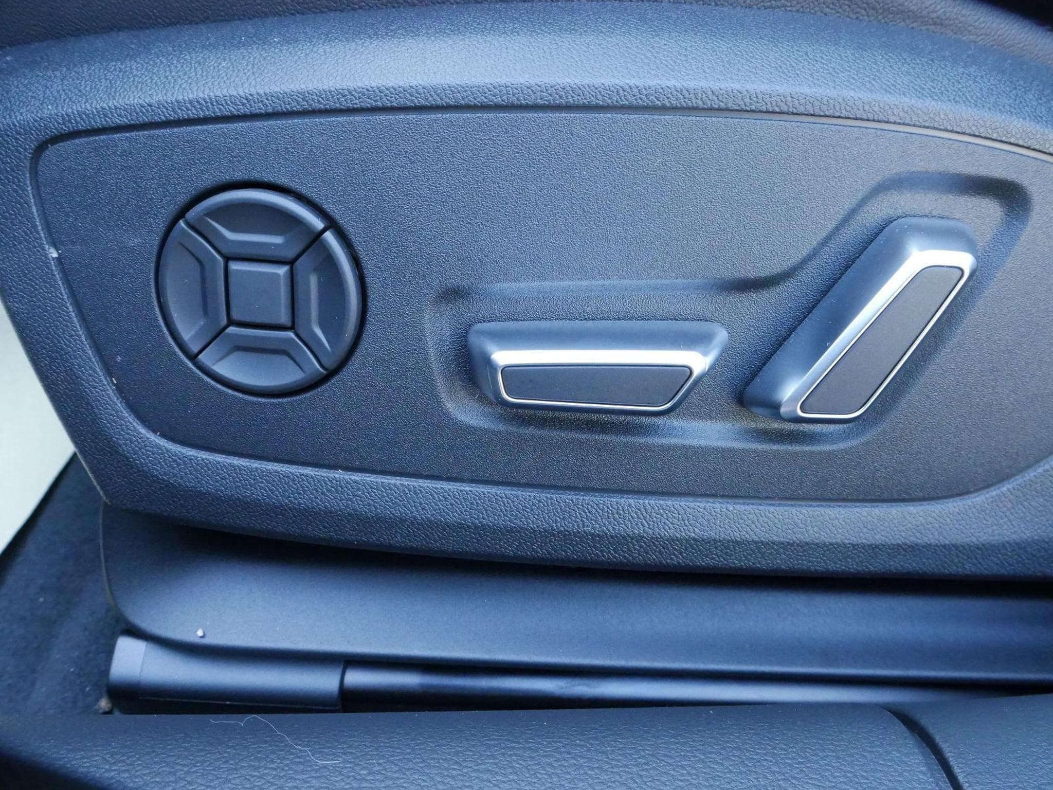 Audi S6 e-tron Avant TDI quattro (2024) - Photo 9