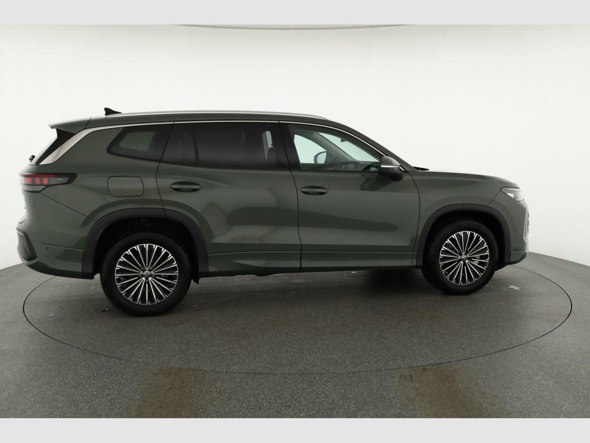 VW Tayron 1.5 TSI eHybrid 150 kW Life (2025) - Photo 23