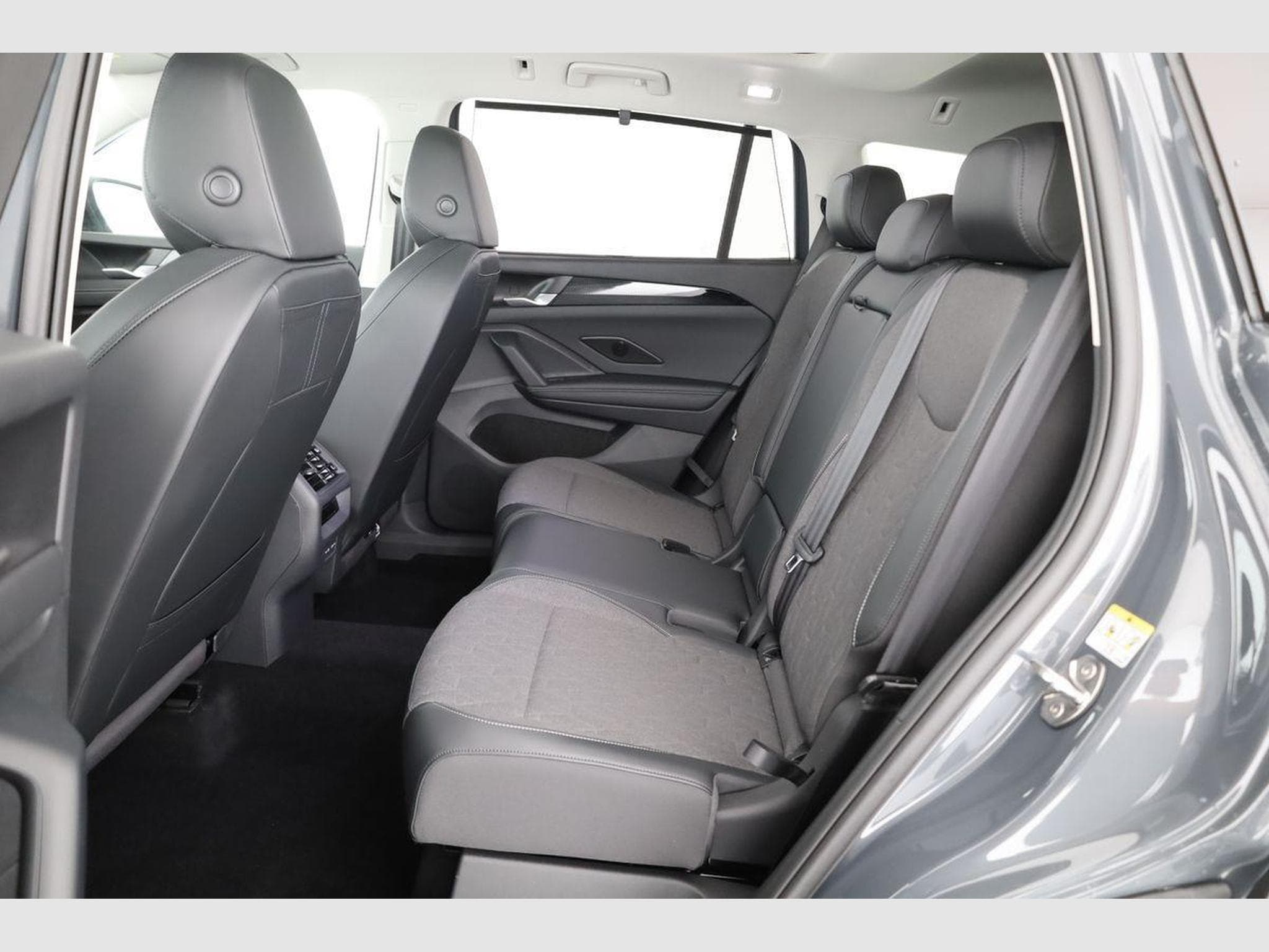 VW Tayron 1.5 TSI eHybrid 150 kW Life (2025) - Photo 11