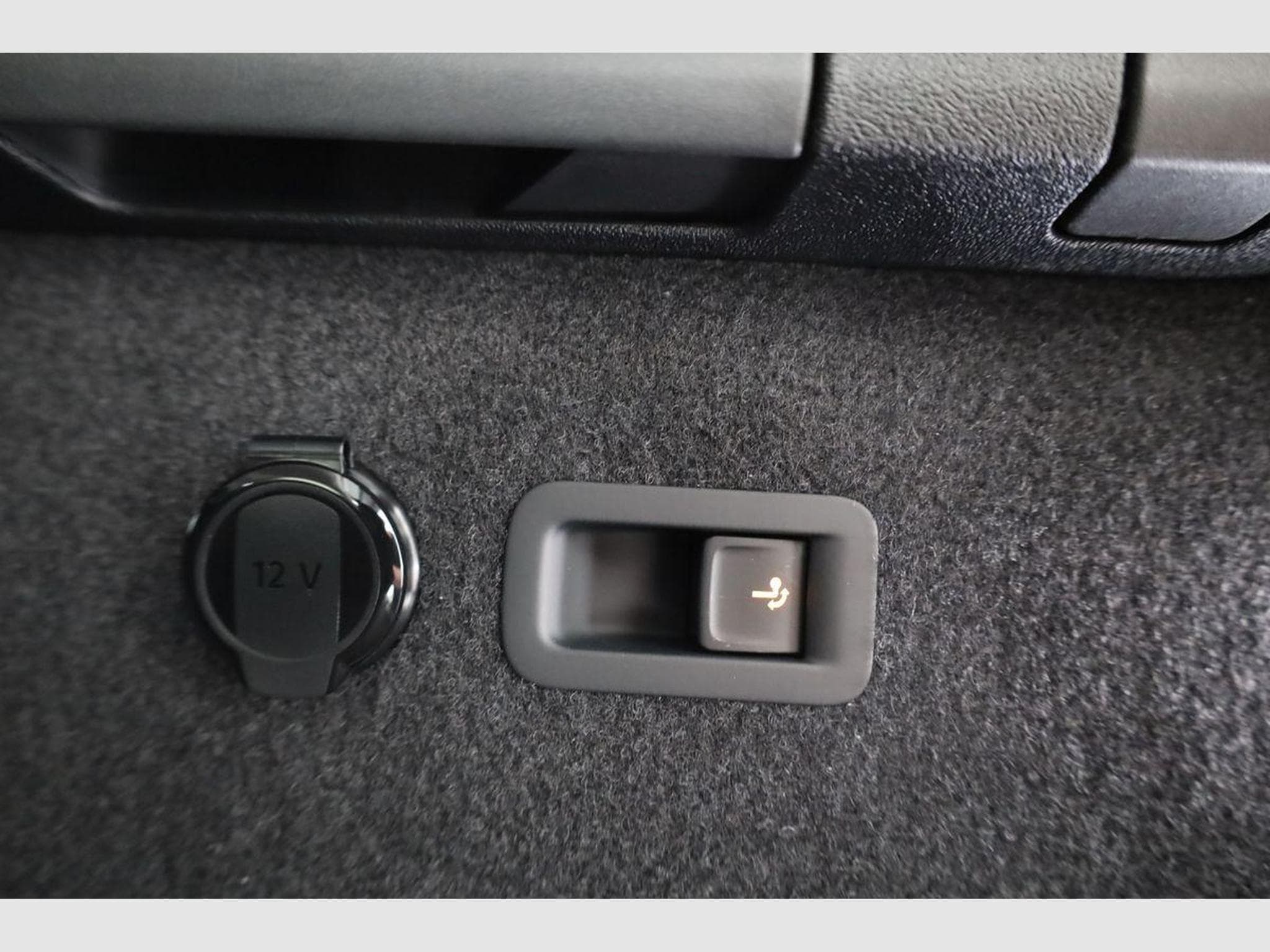 VW Tayron 1.5 TSI eHybrid 150 kW Life (2025) - Photo 13