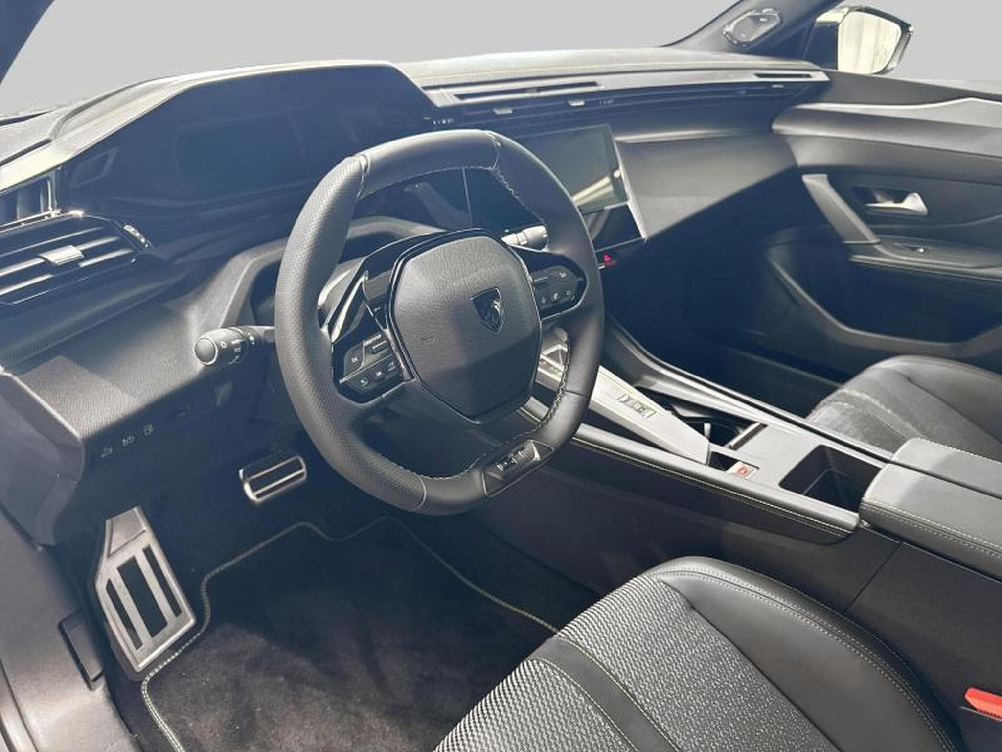 Peugeot 408 GT Plug-In Hybrid 225 EAT8 (2025) - Photo 11