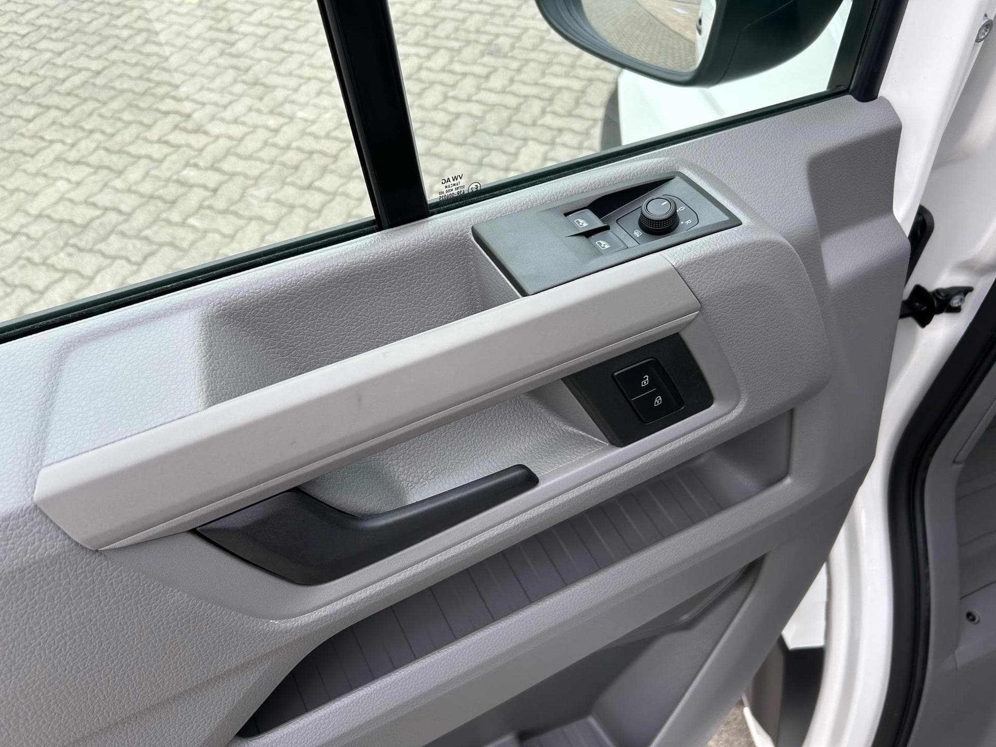 VW Crafter 35 2.0 TDI (2025) - Photo 3