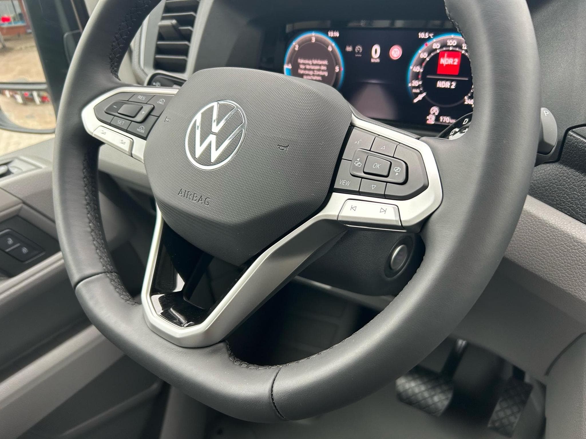 VW Crafter 35 2.0 TDI (2025) - Photo 8