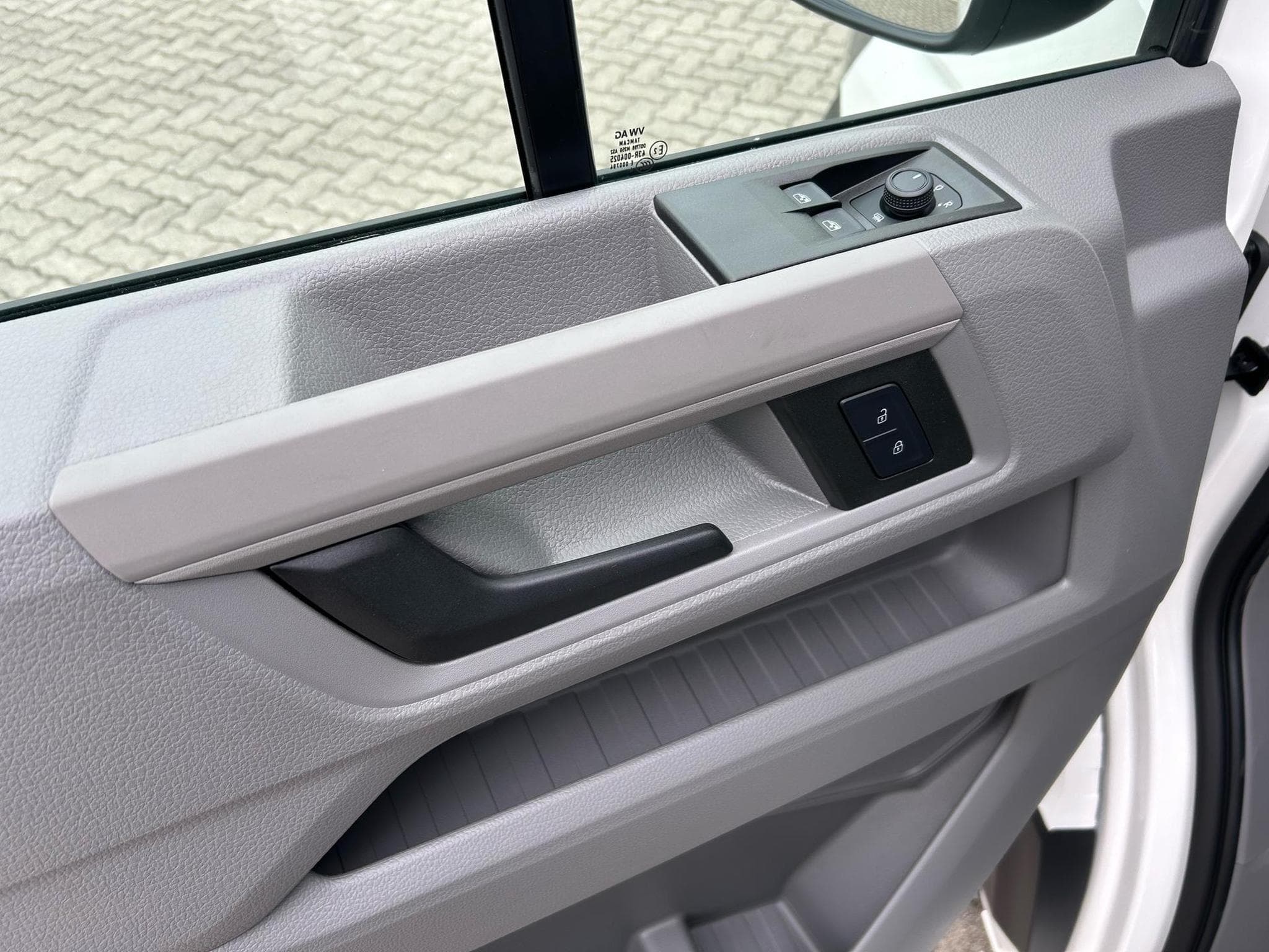 VW Crafter 35 2.0 TDI (2025) - Photo 3