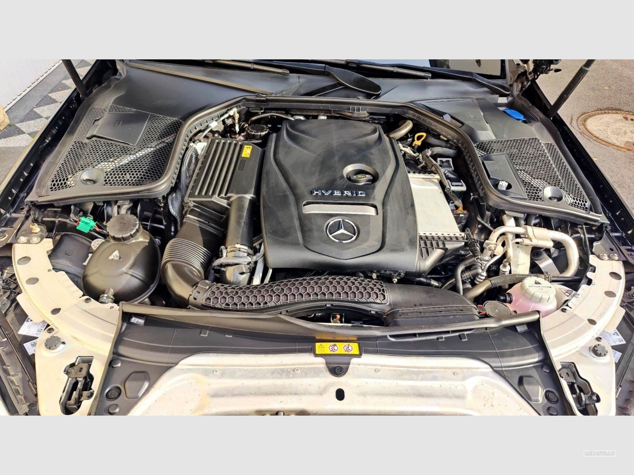 Mercedes C 300 e T (2021) - Photo 10