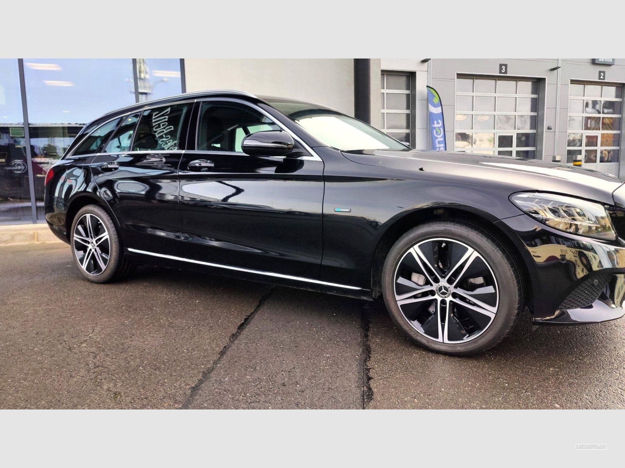 Mercedes C 300 e T (2021) - Photo 4