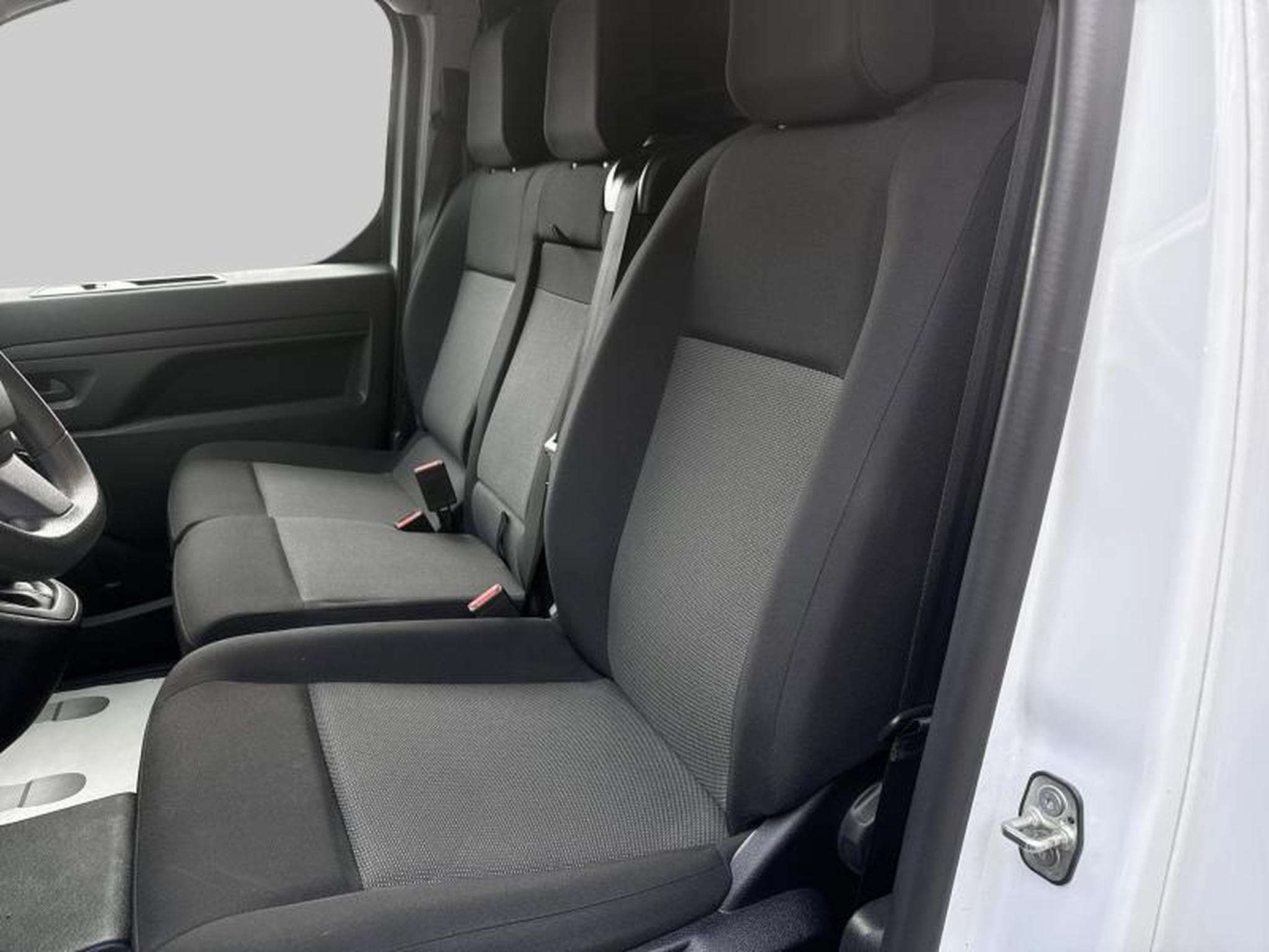 Peugeot Expert Long (2023) - Photo 9