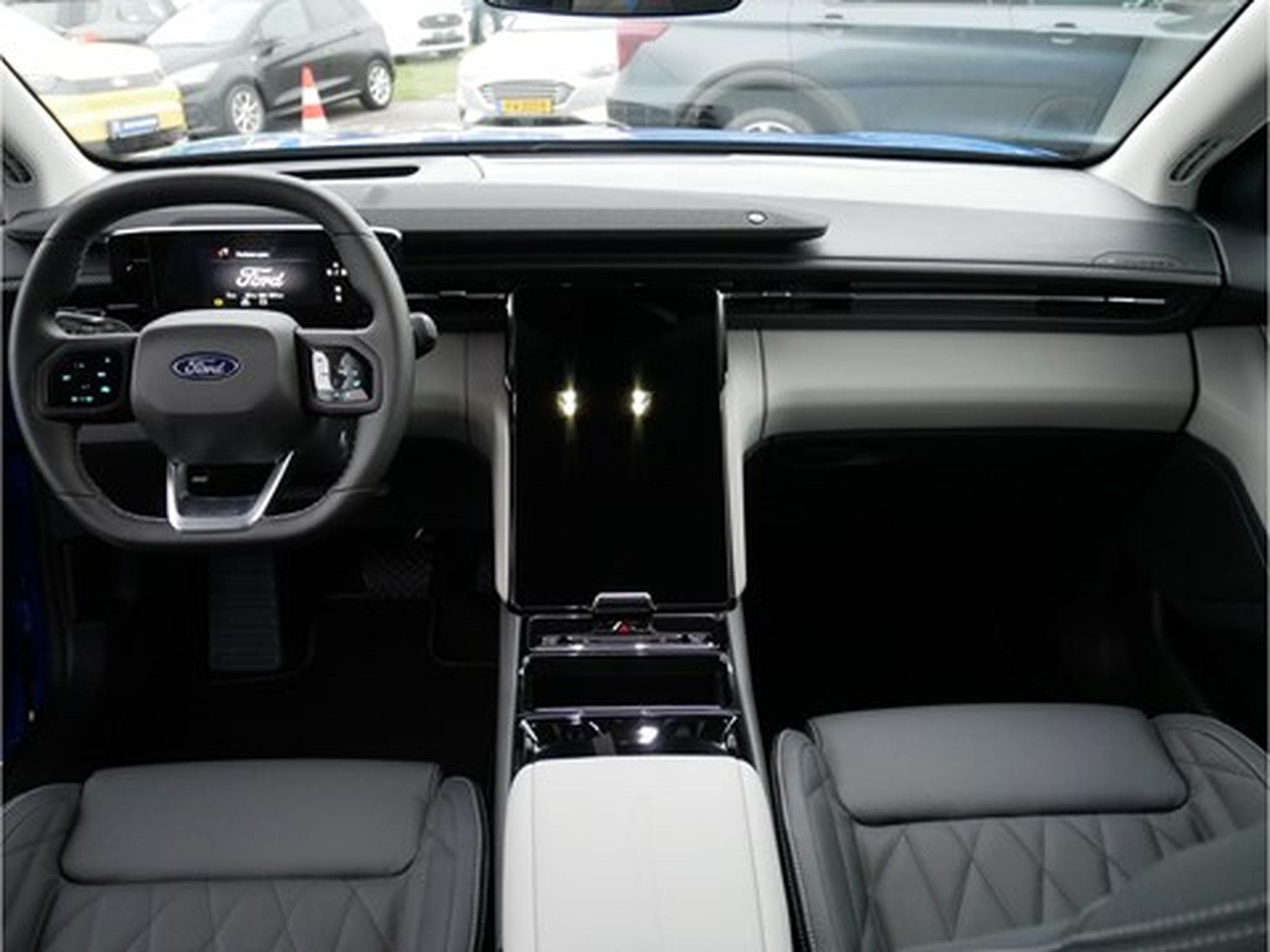 Ford Explorer Premium 79kWh Extended Range AWD 340ch/250kW - A1 GAR 11/202 (2024) - Photo 4