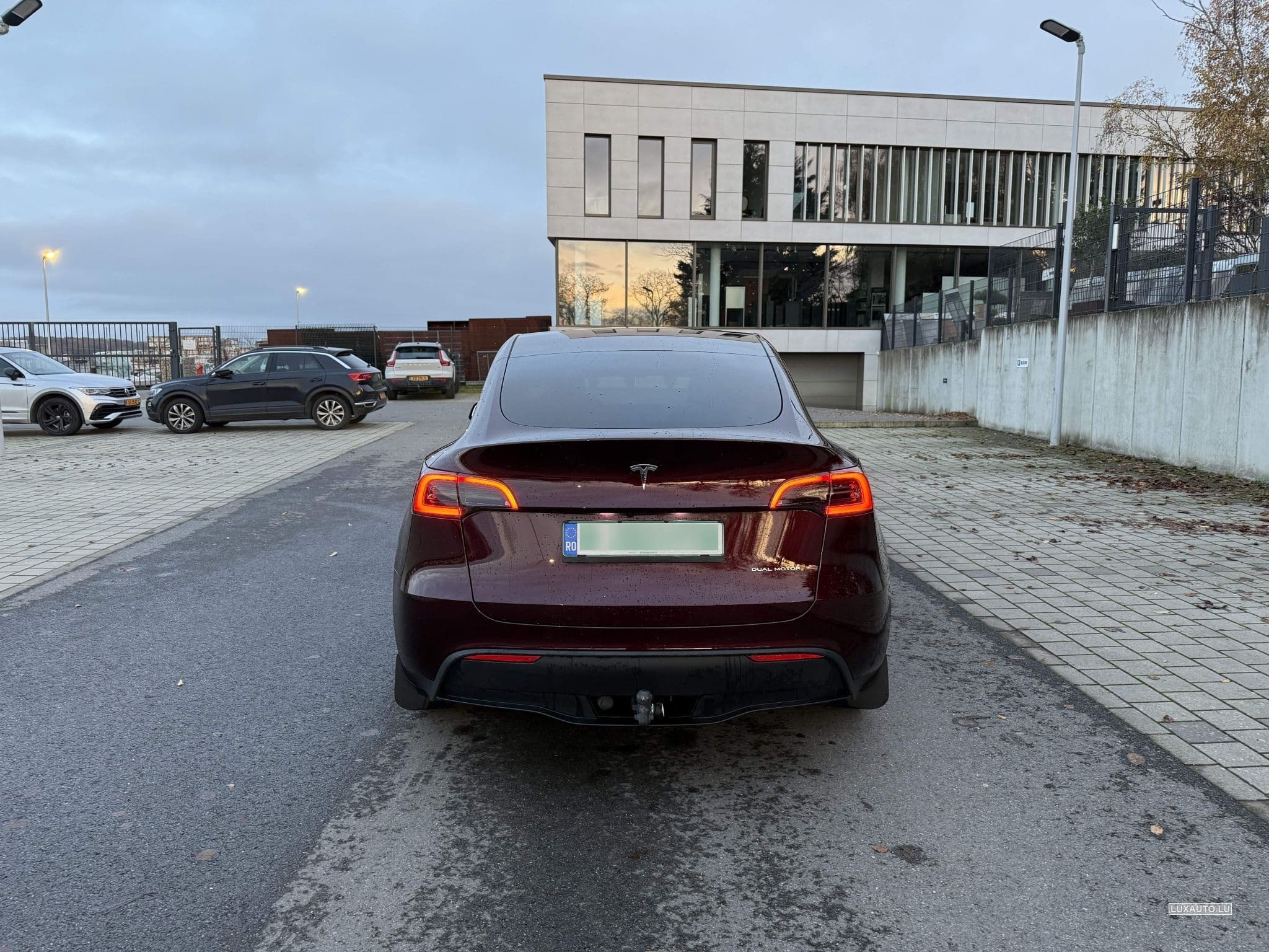 Tesla Model Y Long Range with Tow Hitch (2024) - Photo 4