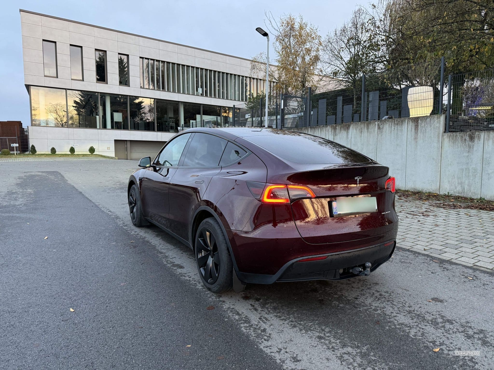 Tesla Model Y Long Range with Tow Hitch (2024) - Photo 6