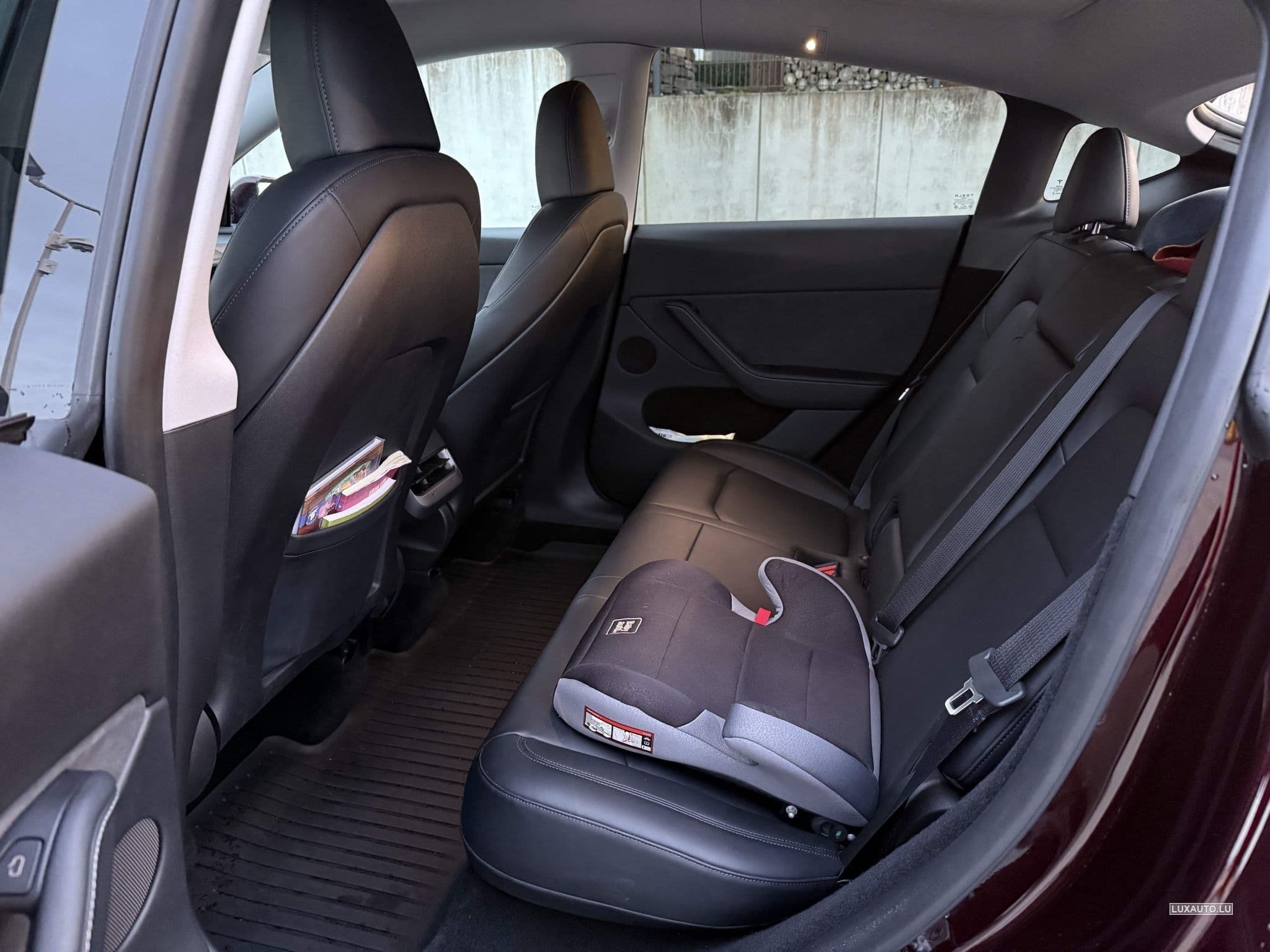 Tesla Model Y Long Range with Tow Hitch (2024) - Photo 8
