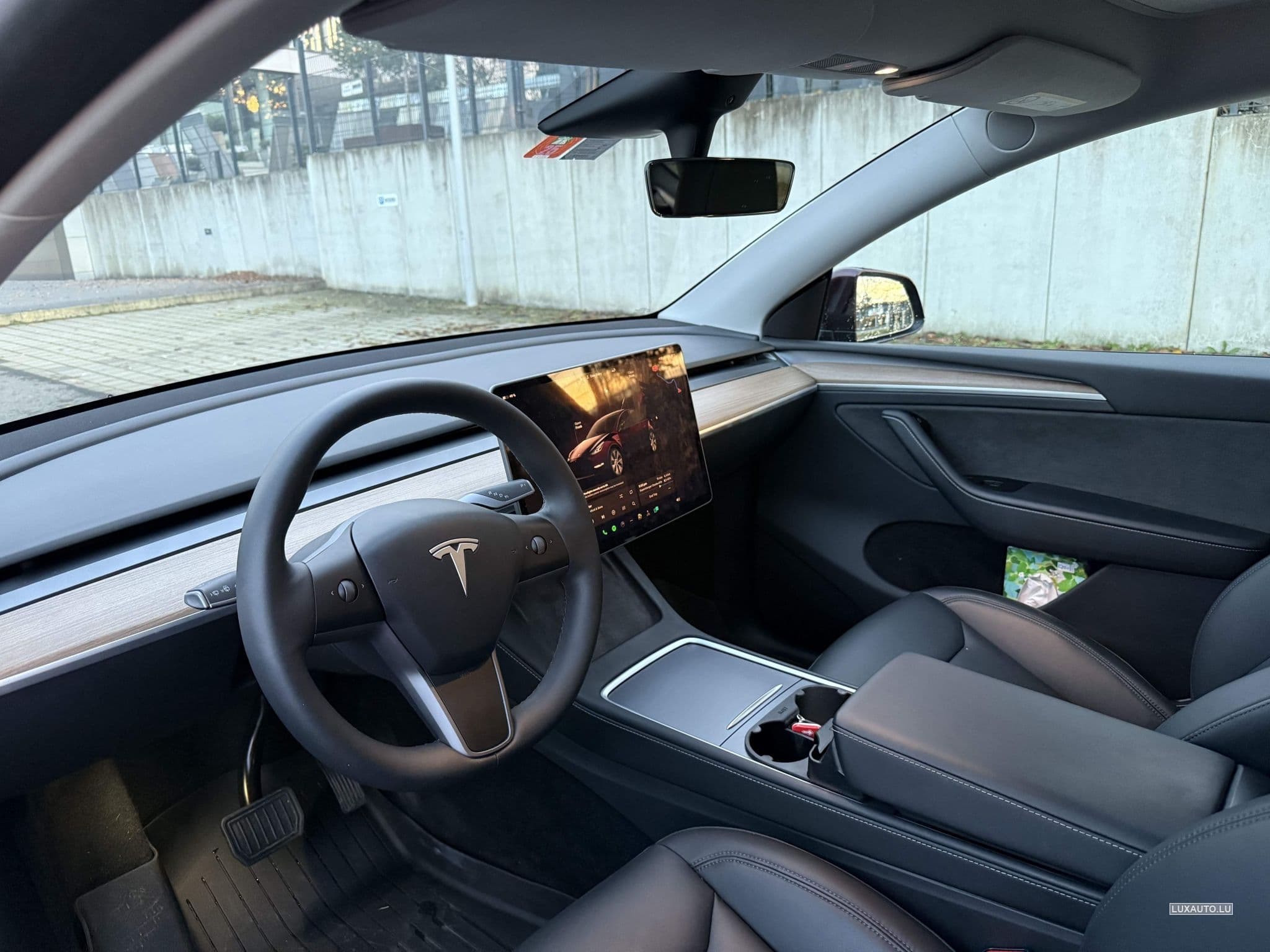 Tesla Model Y Long Range with Tow Hitch (2024) - Photo 9