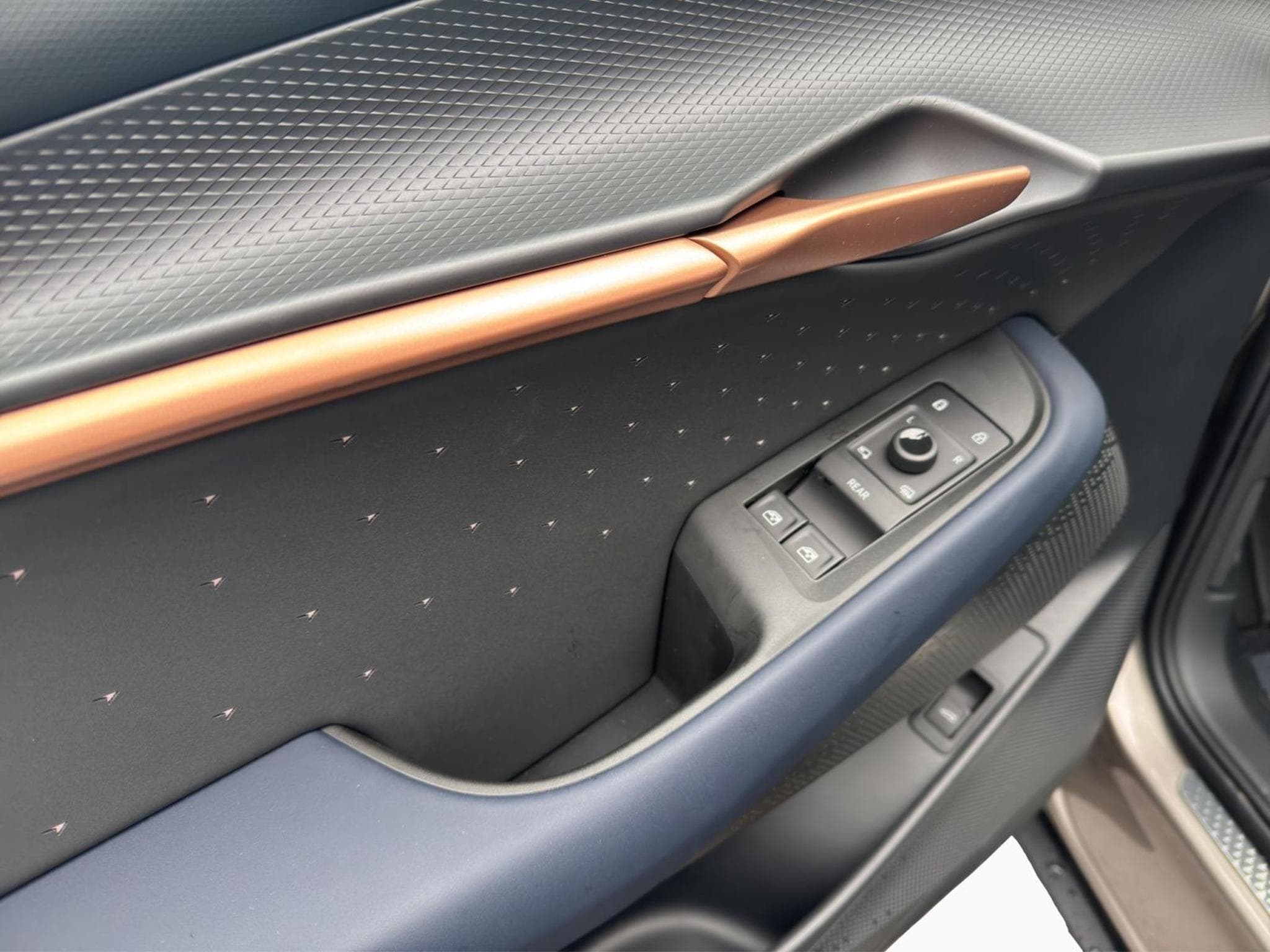 Cupra Tavascan VZ / 3,000€ Luxembourg BEV incentive eligible  T&Cs apply (2025) - Photo 13