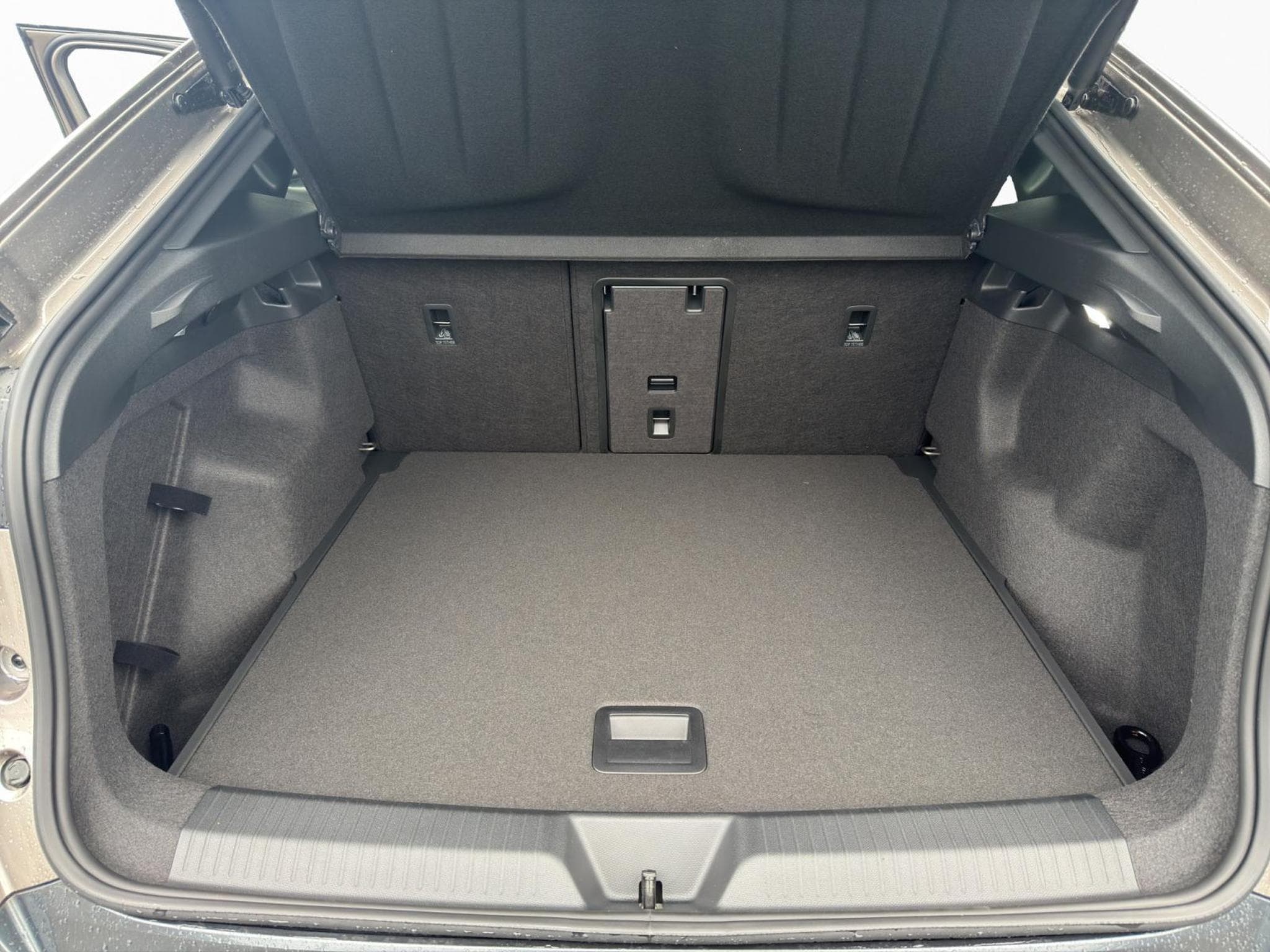 Cupra Tavascan VZ / 3,000€ Luxembourg BEV incentive eligible  T&Cs apply (2025) - Photo 14