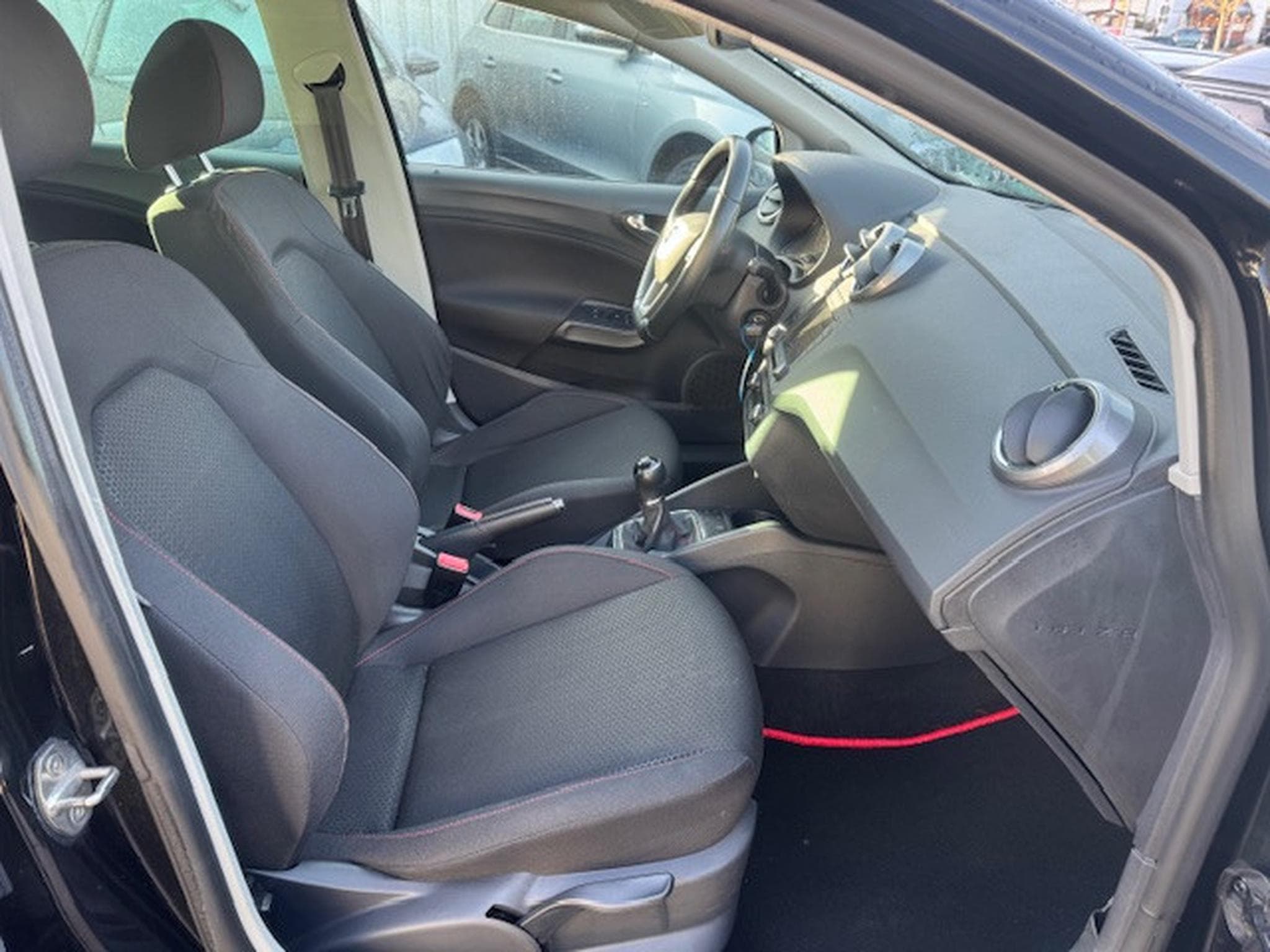 Seat Ibiza SEAT IBIZA FR 1,4TDI LED KLIMAAUTOMATIK PROBLEM TURBO (2015) - Photo 3