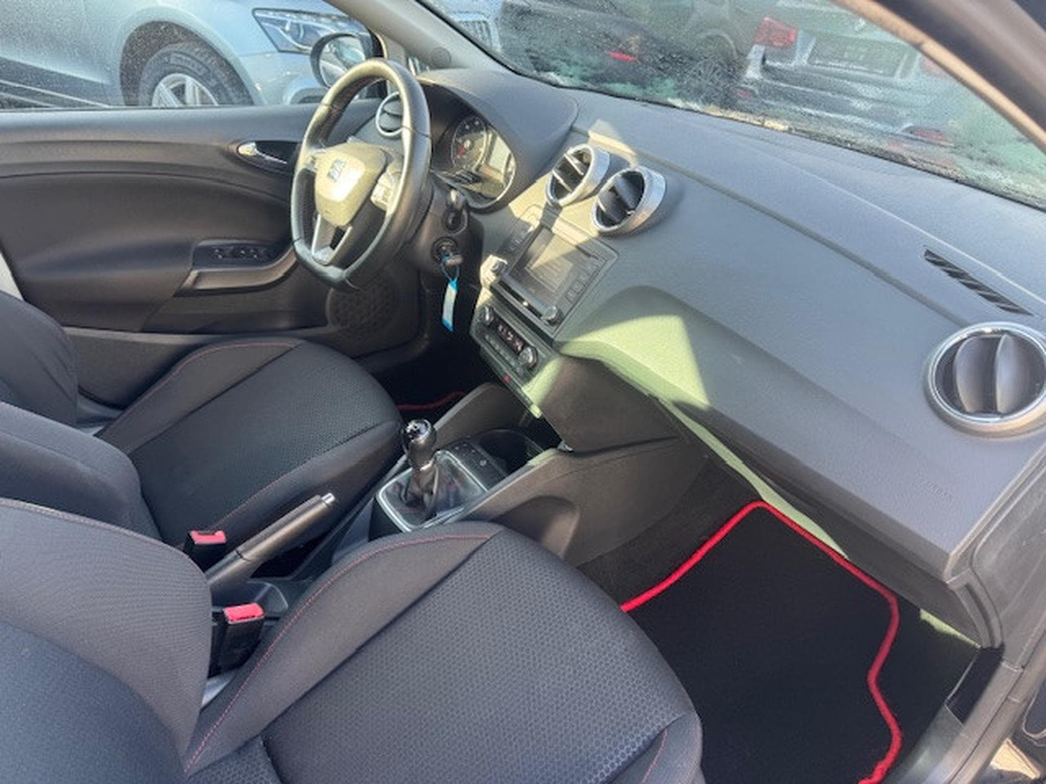 Seat Ibiza SEAT IBIZA FR 1,4TDI LED KLIMAAUTOMATIK PROBLEM TURBO (2015) - Photo 4