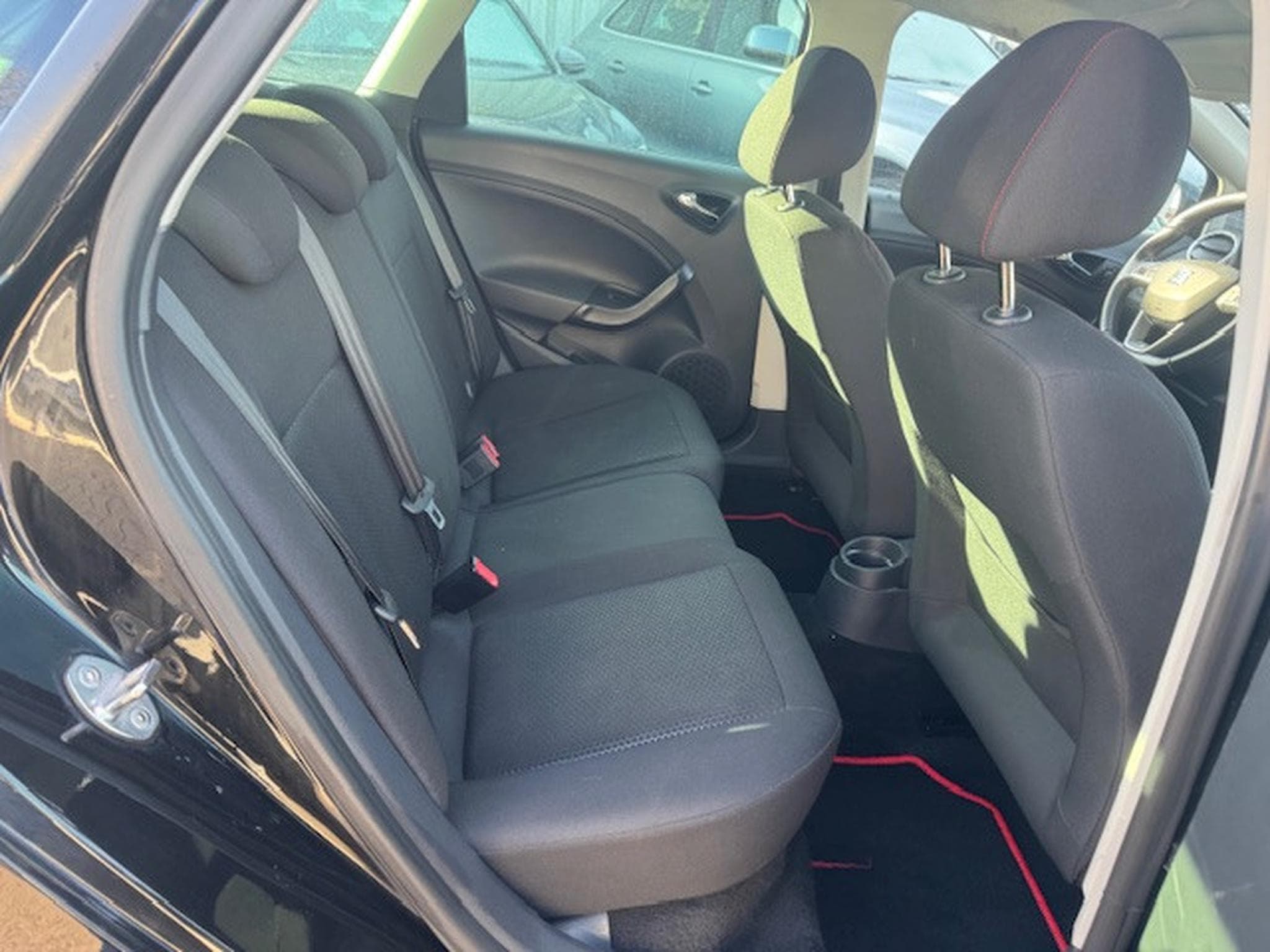 Seat Ibiza SEAT IBIZA FR 1,4TDI LED KLIMAAUTOMATIK PROBLEM TURBO (2015) - Photo 5