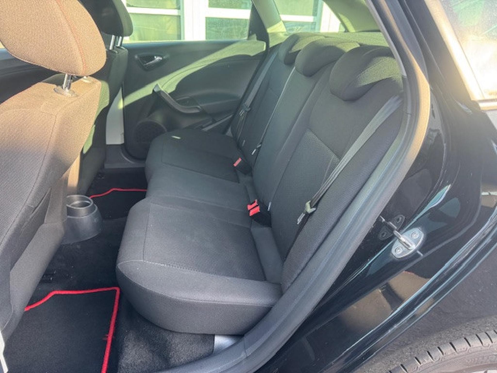 Seat Ibiza SEAT IBIZA FR 1,4TDI LED KLIMAAUTOMATIK PROBLEM TURBO (2015) - Photo 9