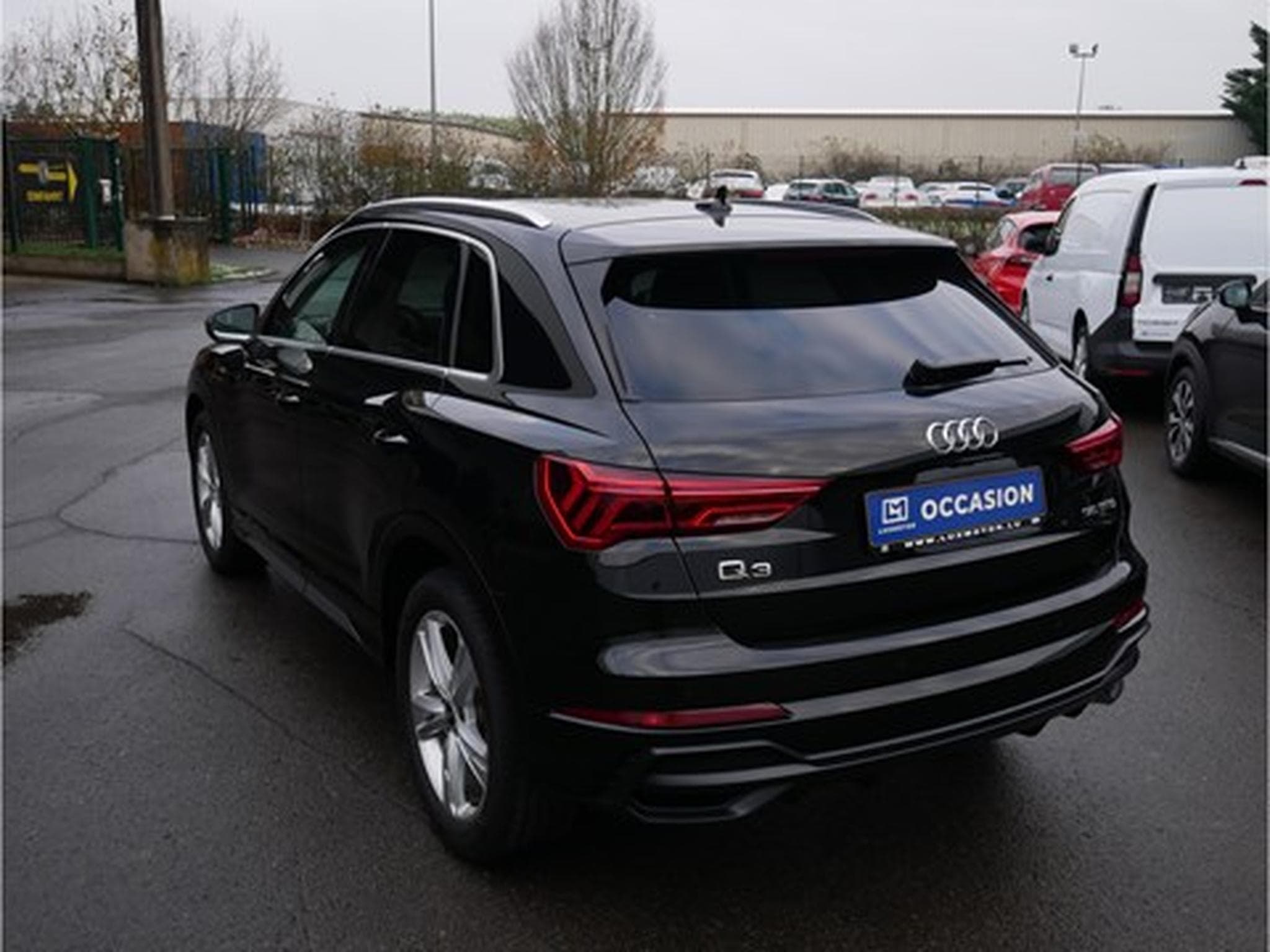 Audi Q3 35 TFSI Business Edition S-Line S-TRONIC (2025) - Photo 3