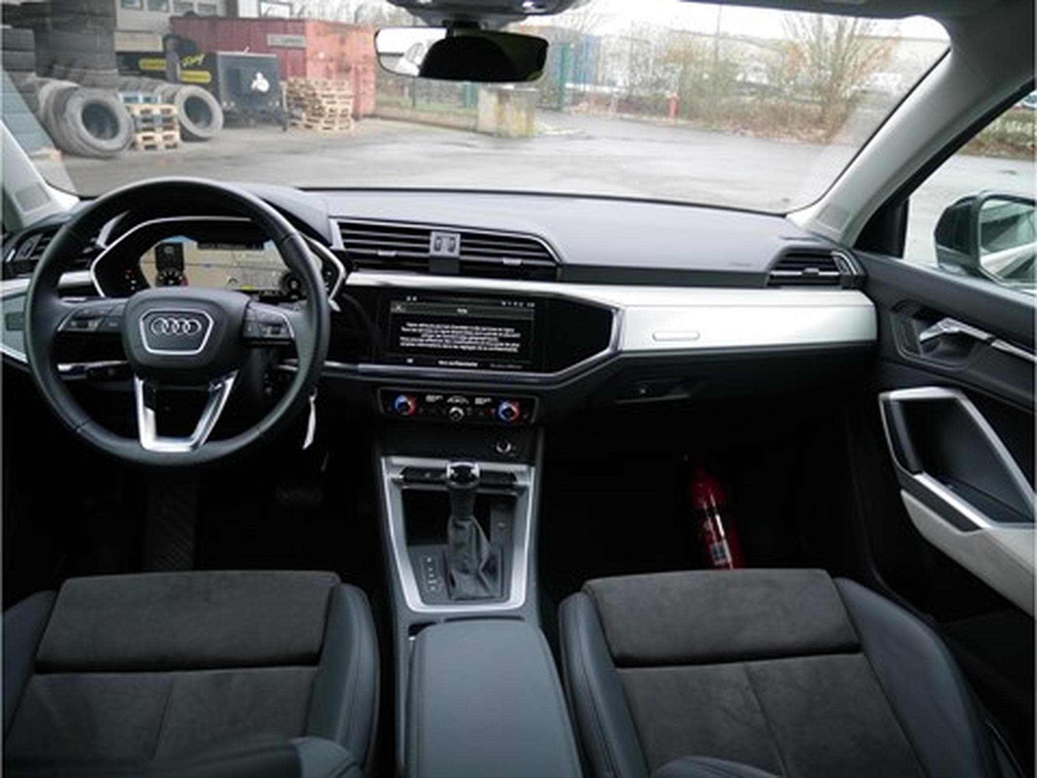 Audi Q3 35 TFSI Business Edition S-Line S-TRONIC (2025) - Photo 4