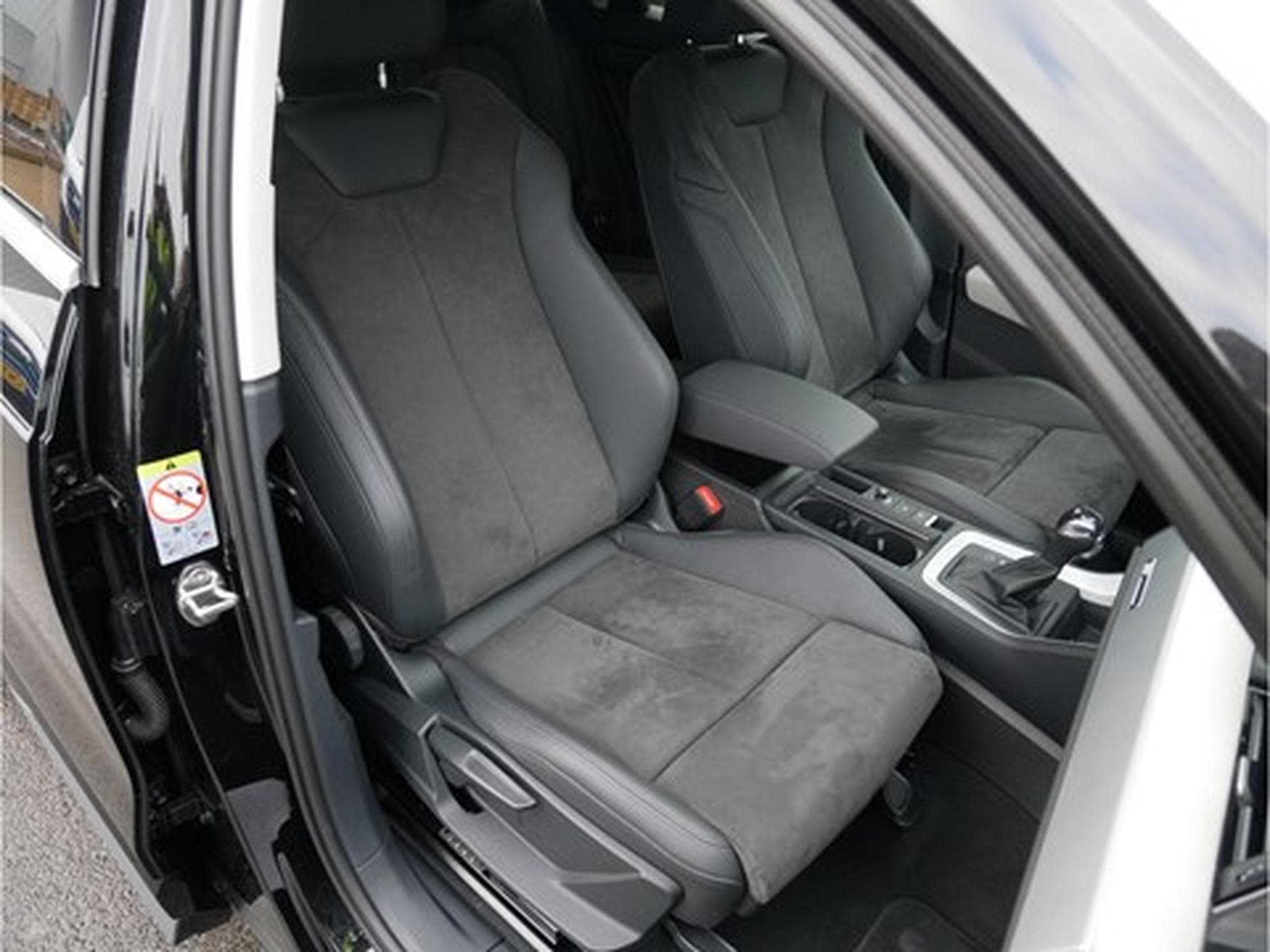 Audi Q3 35 TFSI Business Edition S-Line S-TRONIC (2025) - Photo 5