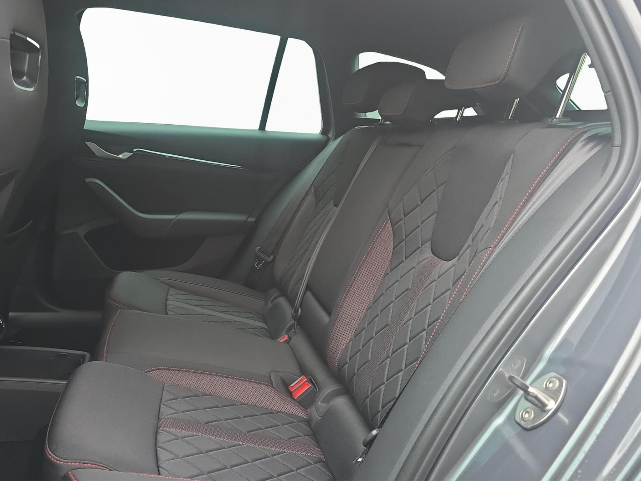 Skoda Octavia RS (2025) - Photo 11