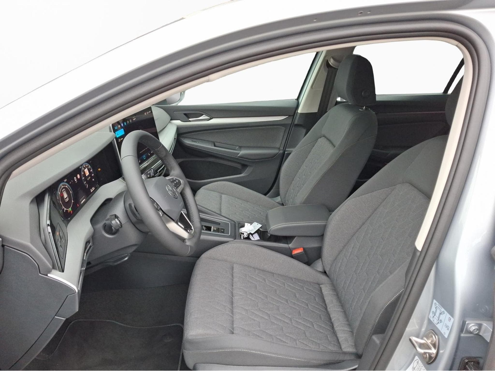 VW Golf Life (2025) - Photo 9