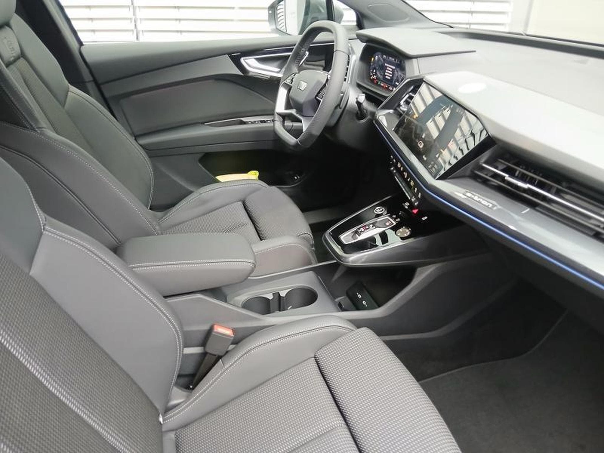 Audi Q4 e-tron Sportback 45 e-tron (2025) - Photo 10