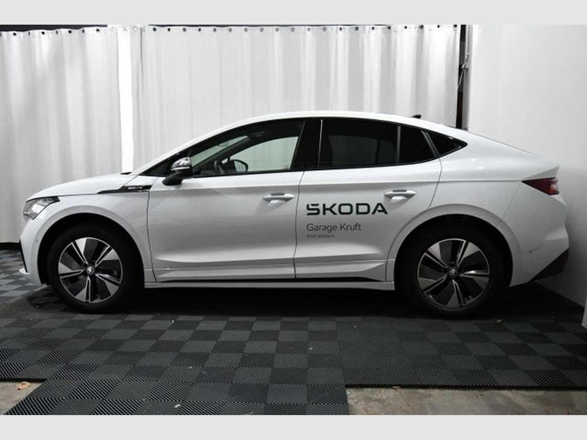 Skoda Enyaq Enyaq Coupe 85x Sportline - Pano, AHK, Navi (2024) - Photo 8