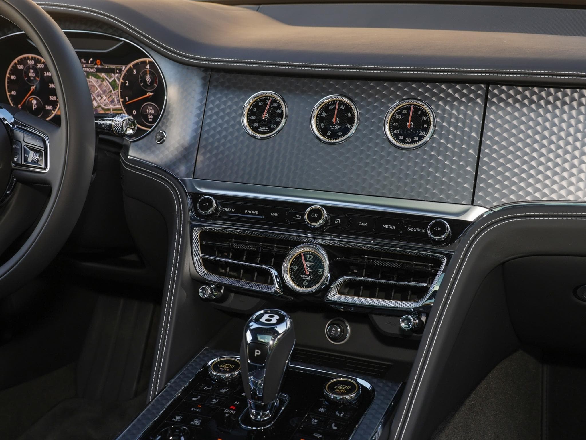 Bentley Flying Spur Azure V8 (2025) - Photo 10