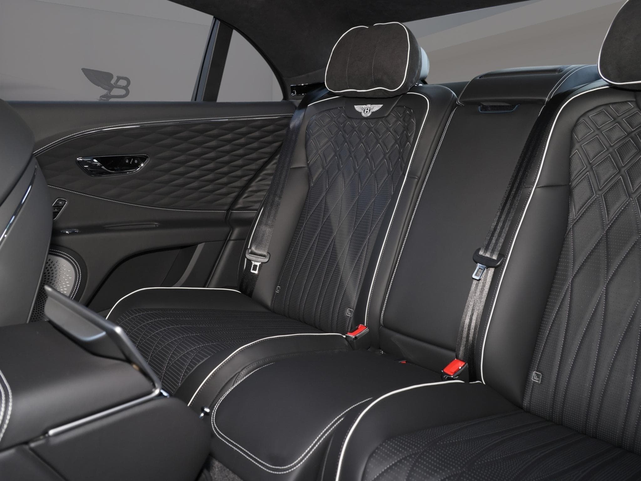 Bentley Flying Spur Azure V8 (2025) - Photo 7