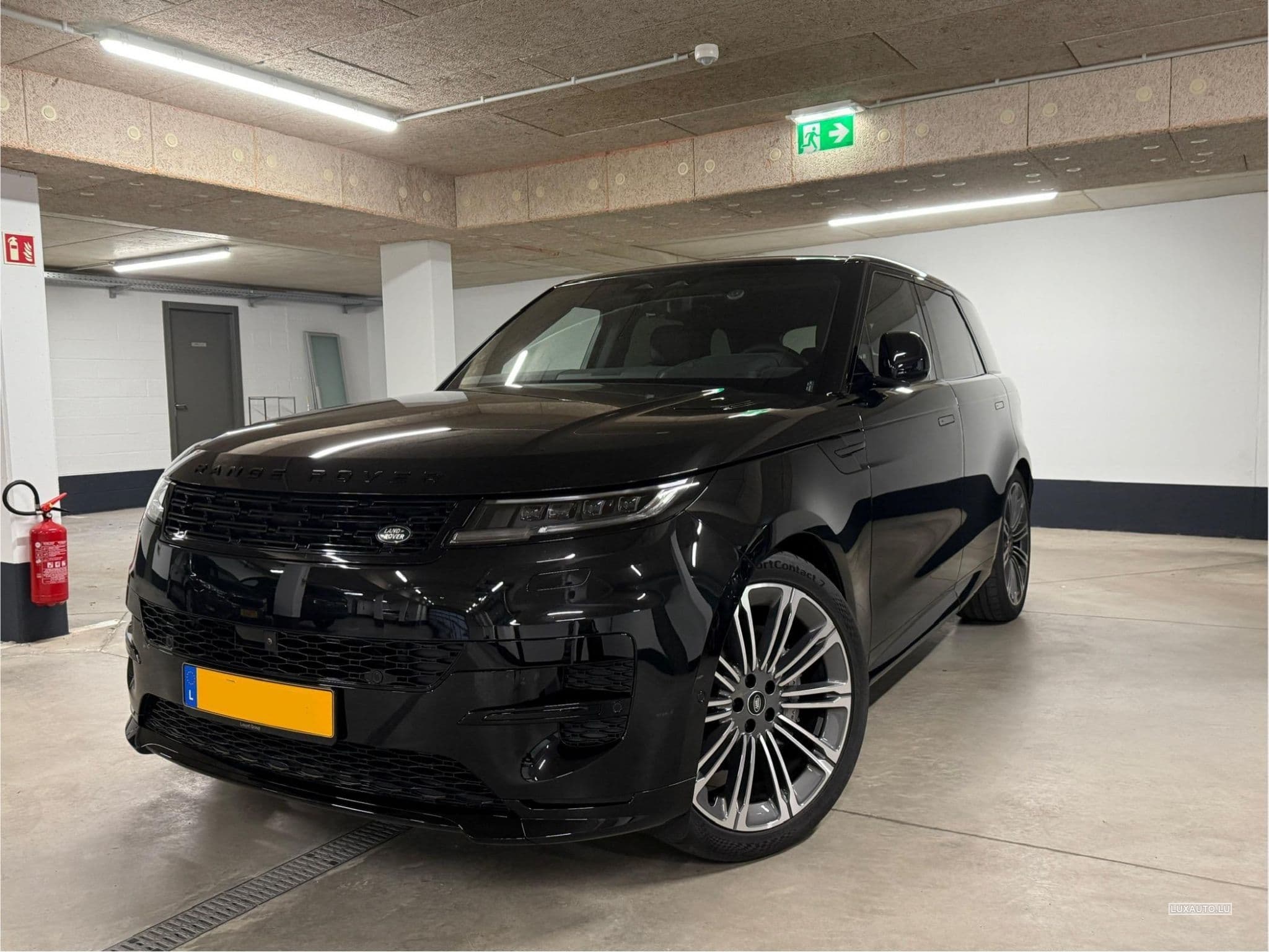Land-Rover Range Rover Sport 300D Dynamic HSE Edition Santorini Black (2025) - Photo 1