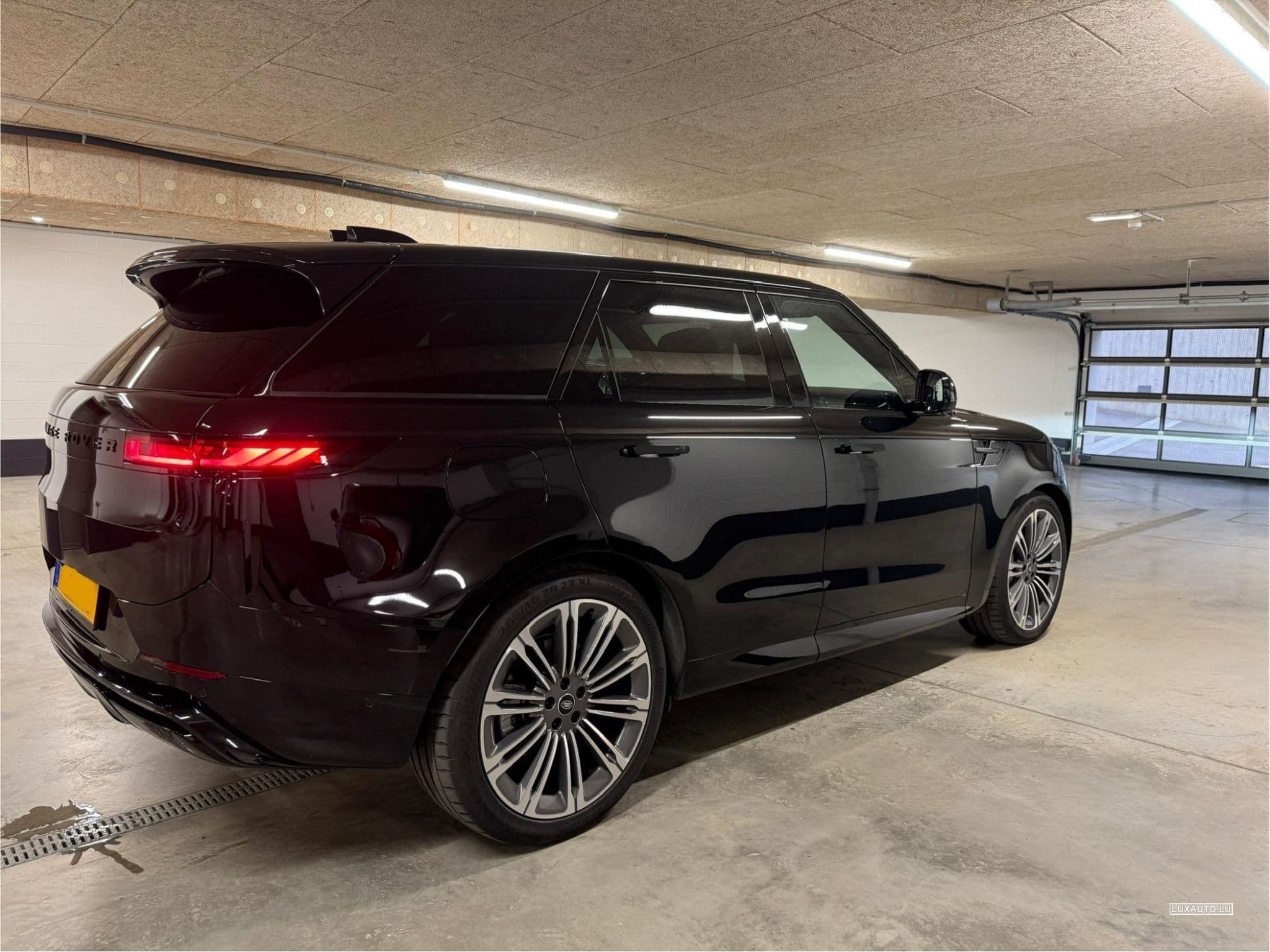 Land-Rover Range Rover Sport 300D Dynamic HSE Edition Santorini Black (2025) - Photo 3