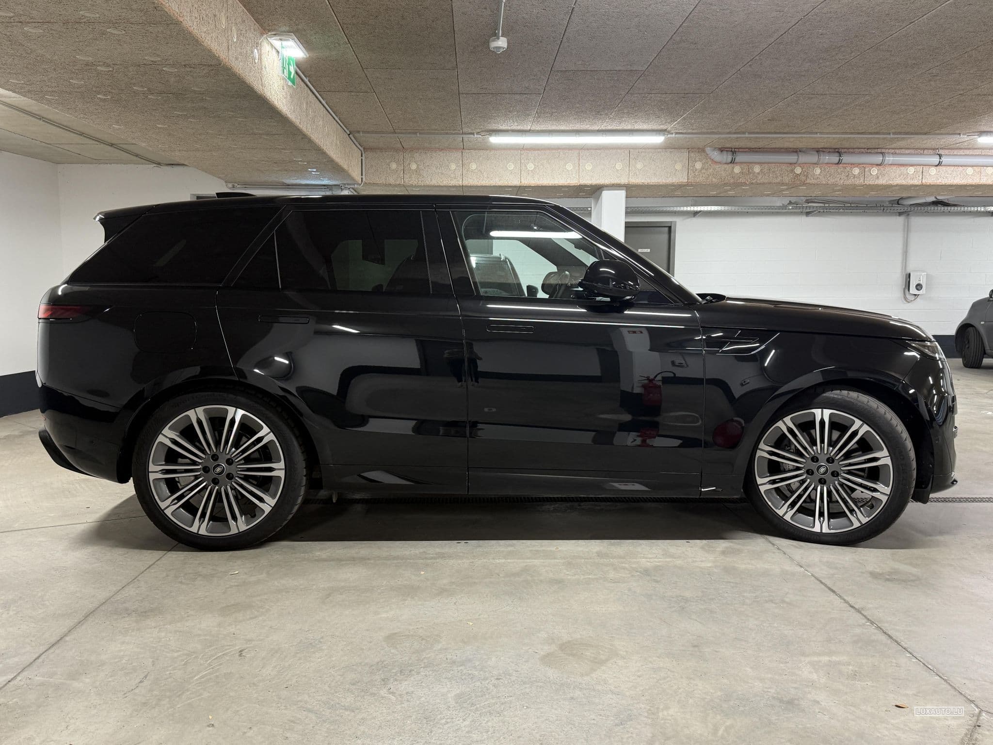 Land-Rover Range Rover Sport 300D Dynamic HSE Edition Santorini Black (2025) - Photo 4