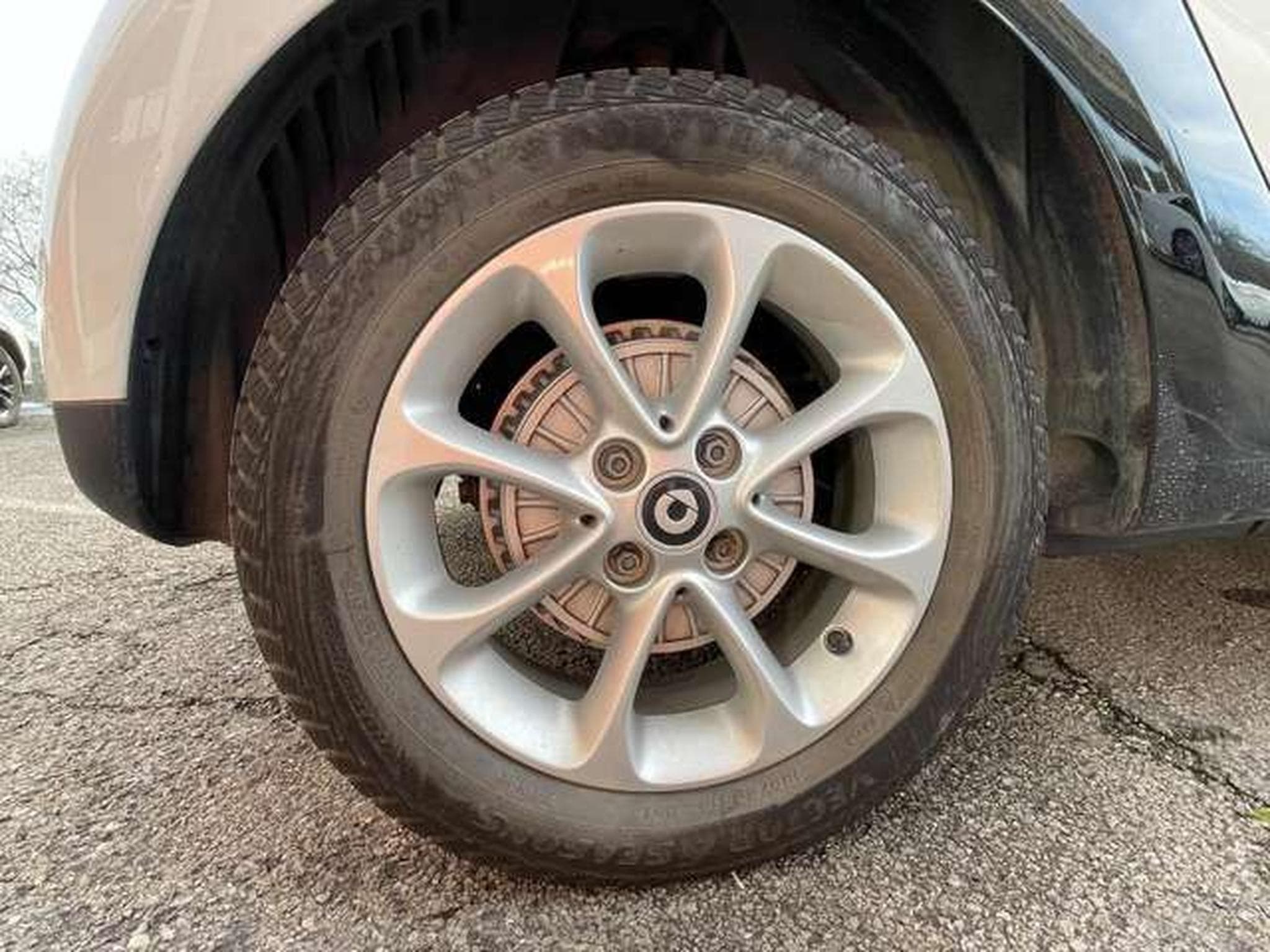 smart forFour PASSION 1.0 essence (2019) - Photo 27
