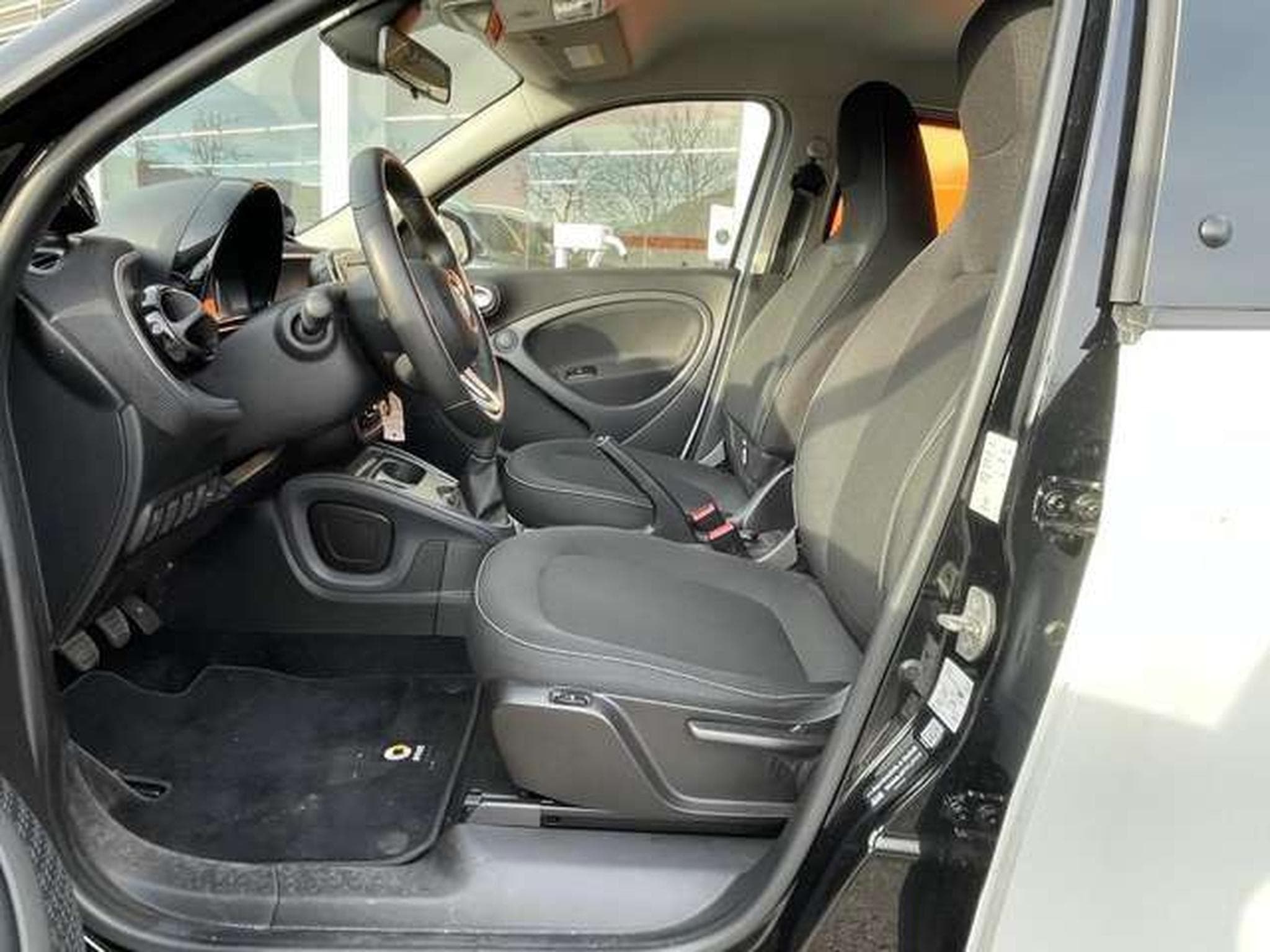 smart forFour PASSION 1.0 essence (2019) - Photo 7