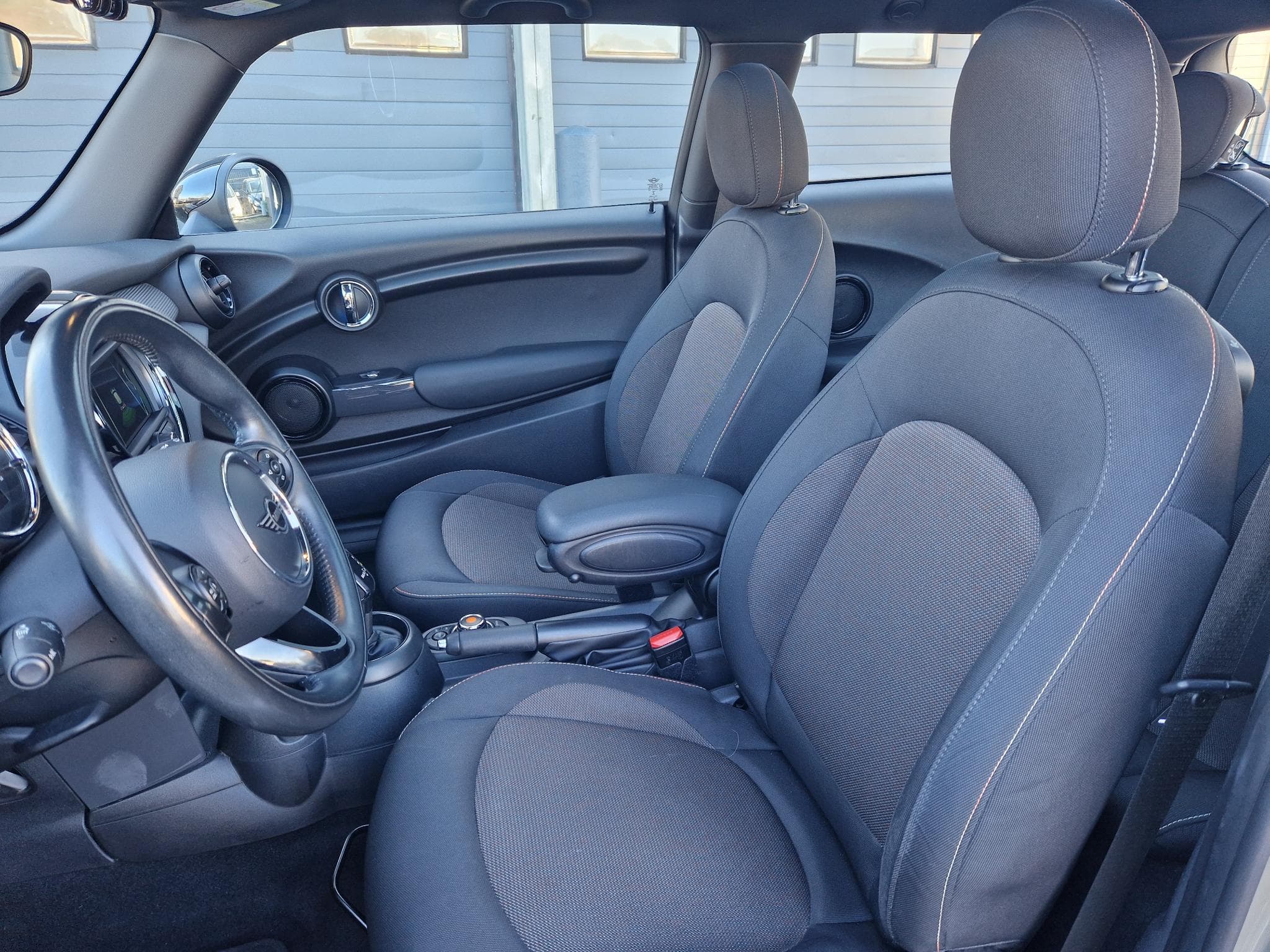 Mini Cooper 1.5 T 136 3P (2019) - Photo 7