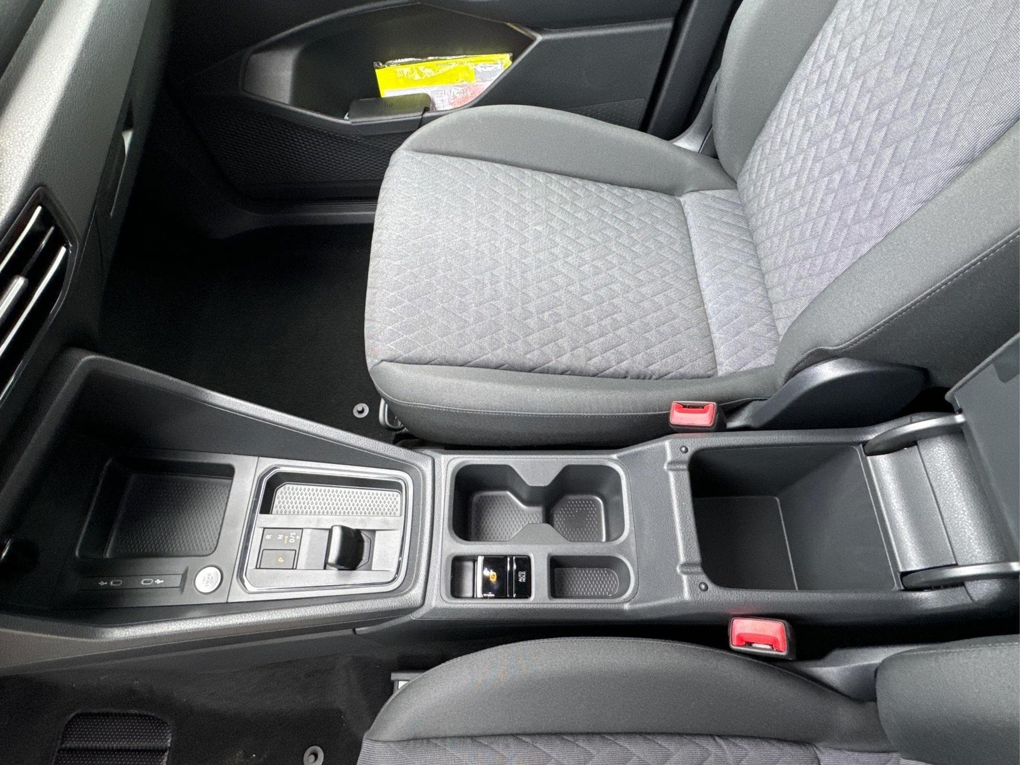 VW Caddy LIFE (2025) - Photo 13