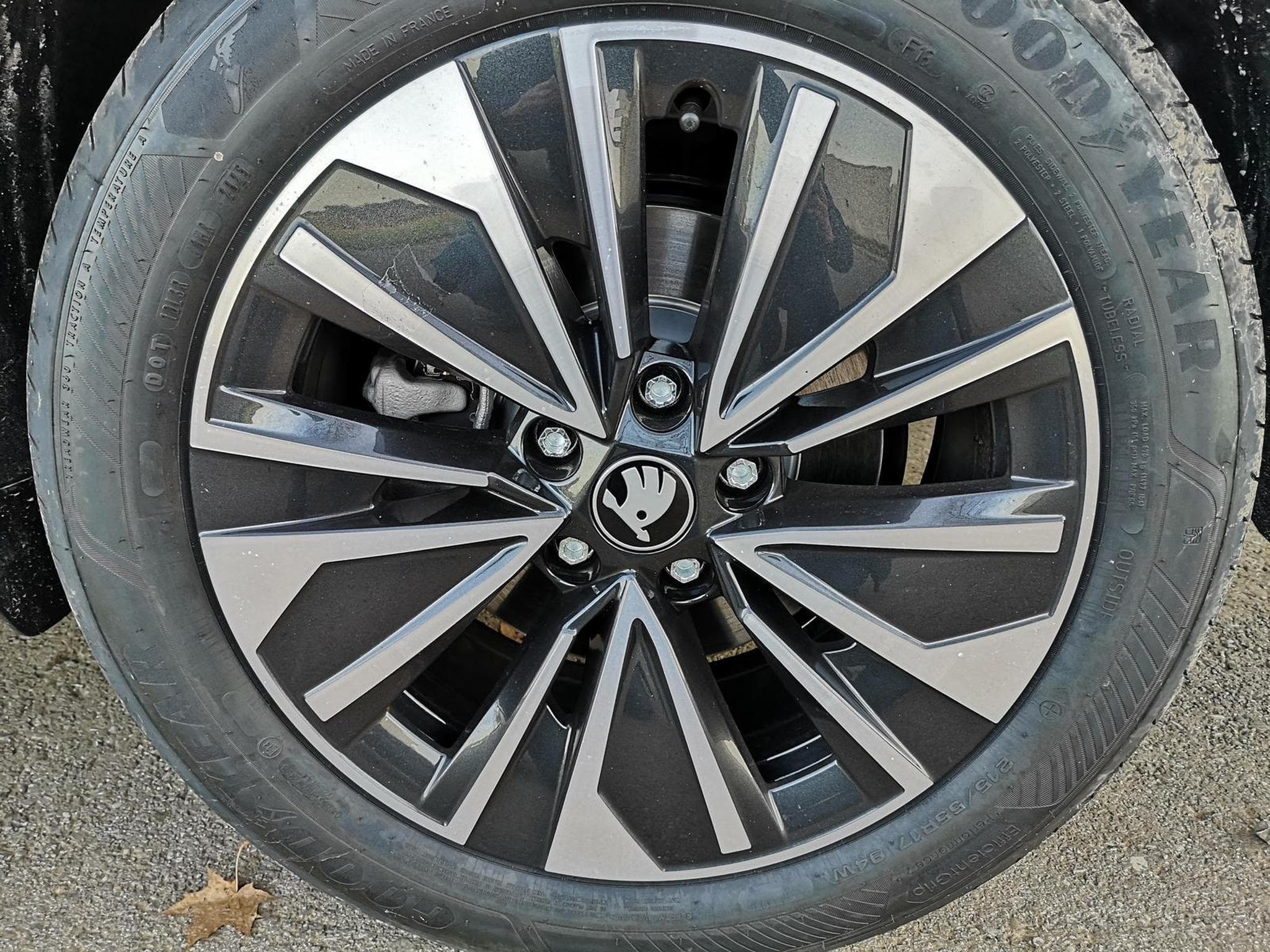 Skoda Superb 2.0 TDI 142kW 4x4 Selection (2025) - Photo 4