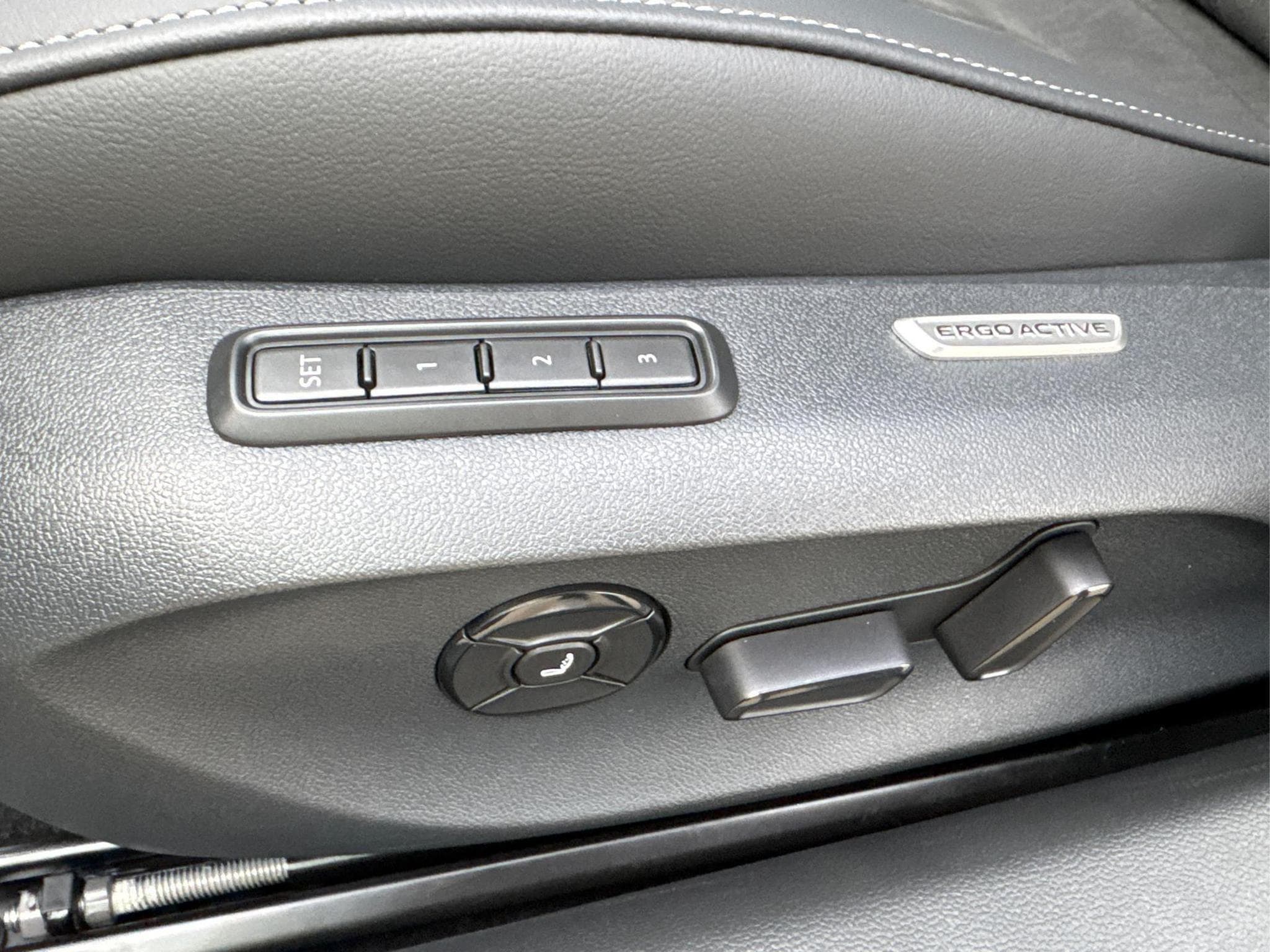 VW Passat Variant Business (2025) - Photo 16