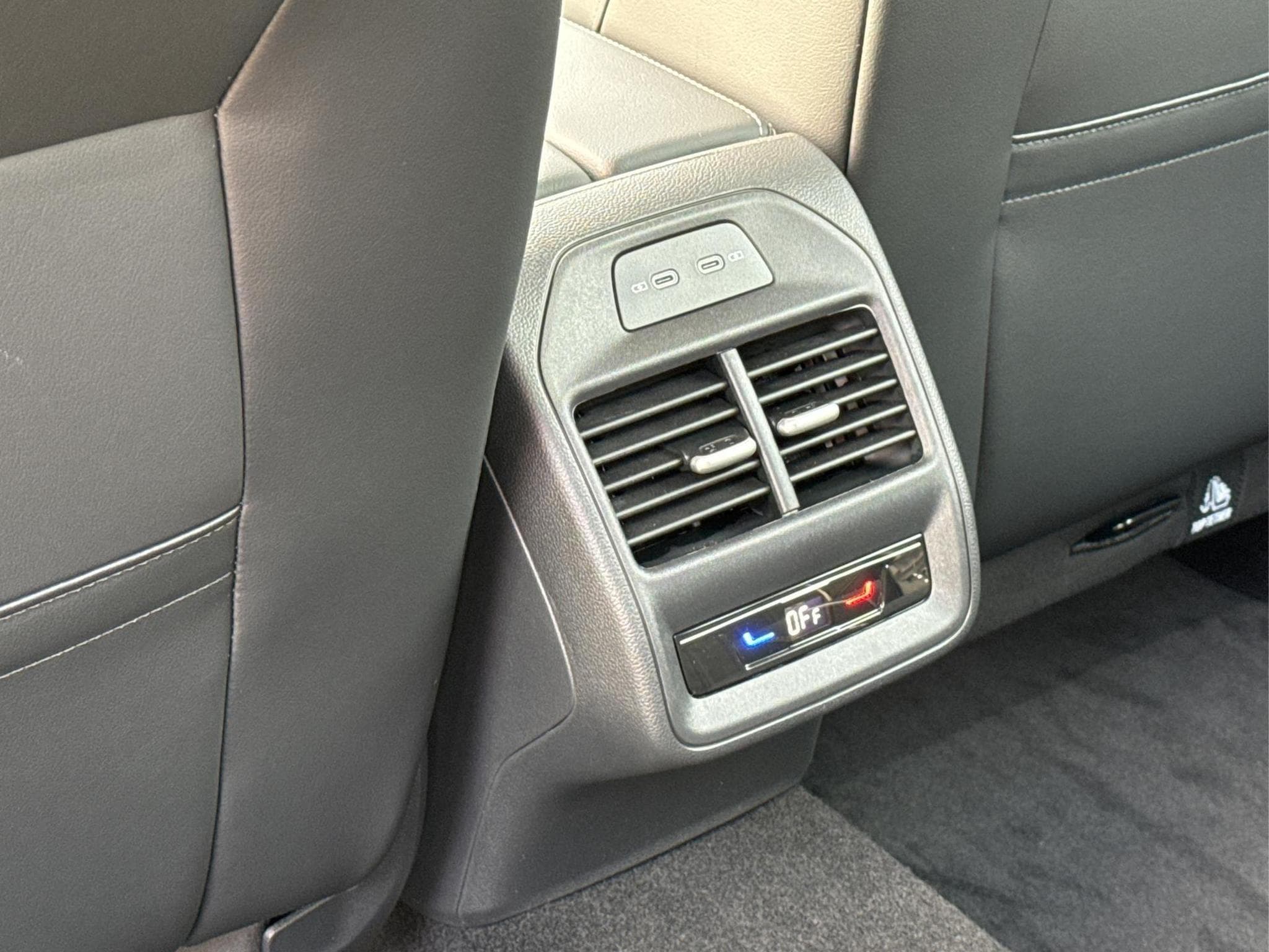 VW Passat Variant Business (2025) - Photo 18