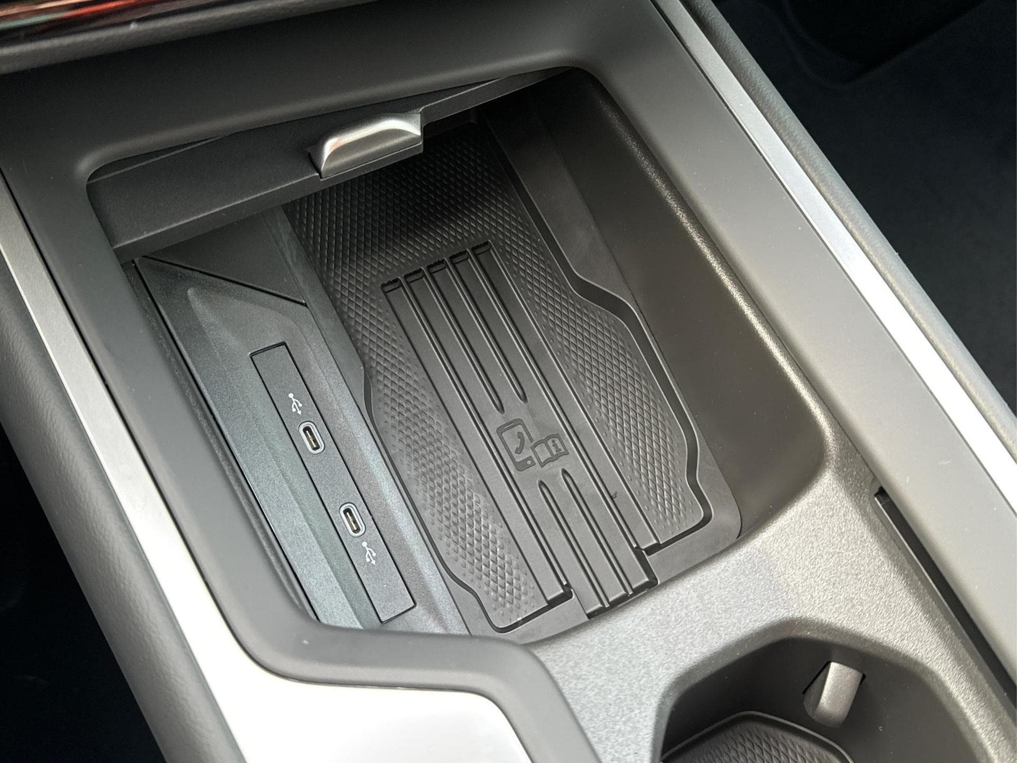 VW Passat Variant Business (2025) - Photo 21