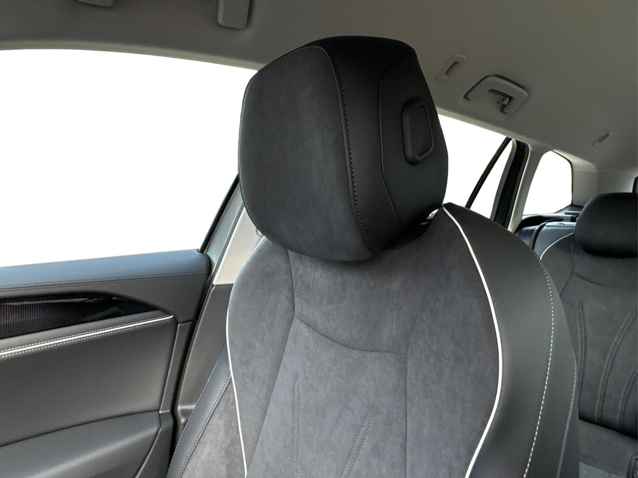 VW Passat Variant Business (2025) - Photo 23