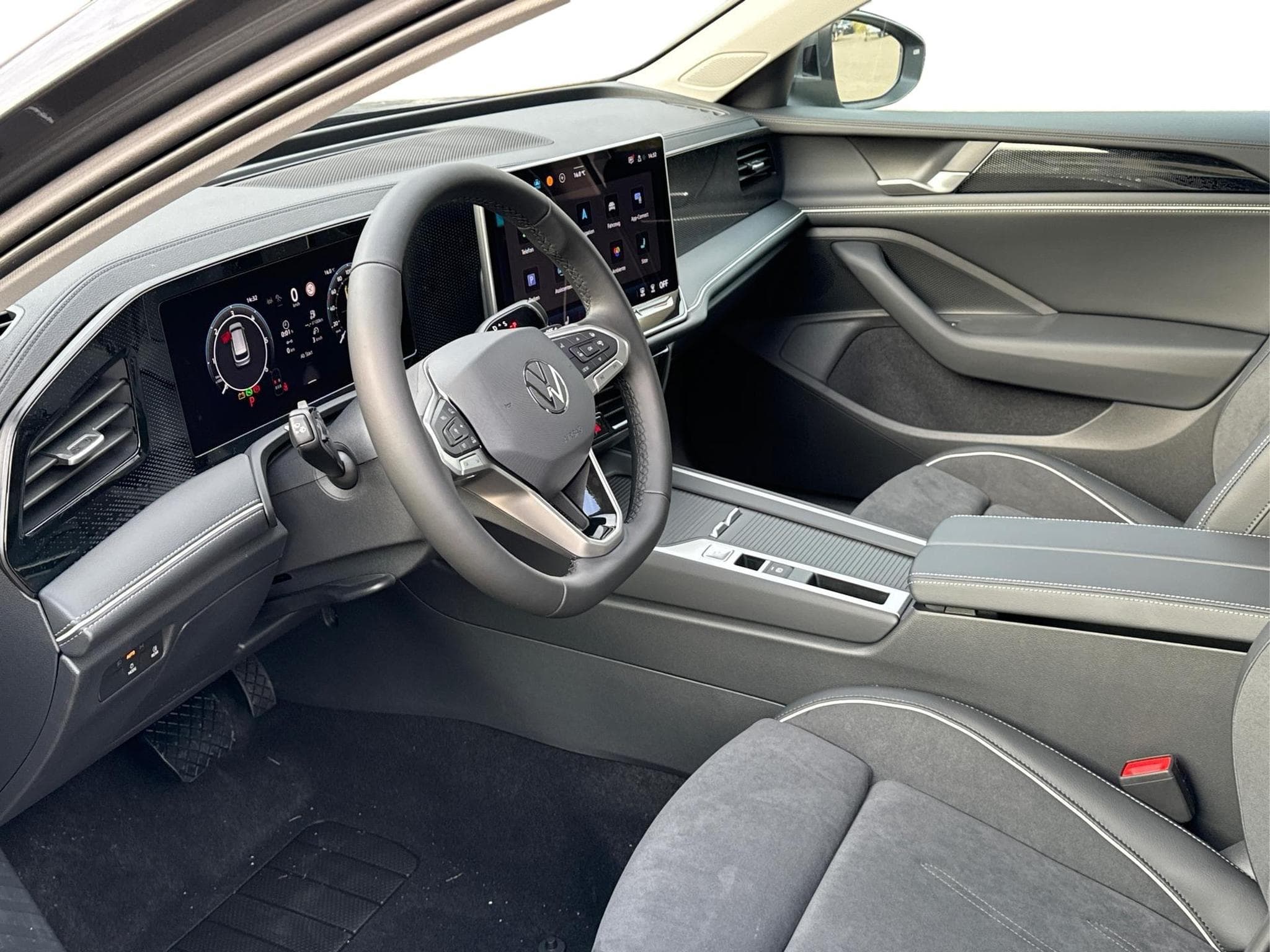 VW Passat Variant Business (2025) - Photo 7