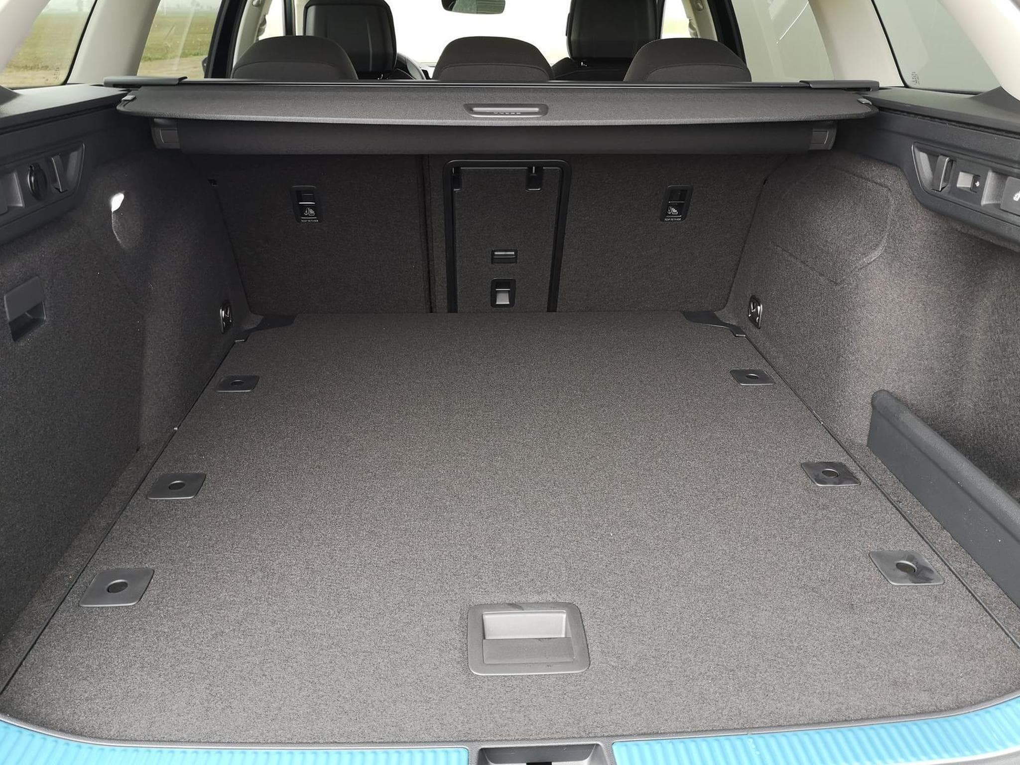 Skoda Superb 2.0 TDI 142kW 4x4 Selection (2025) - Photo 10