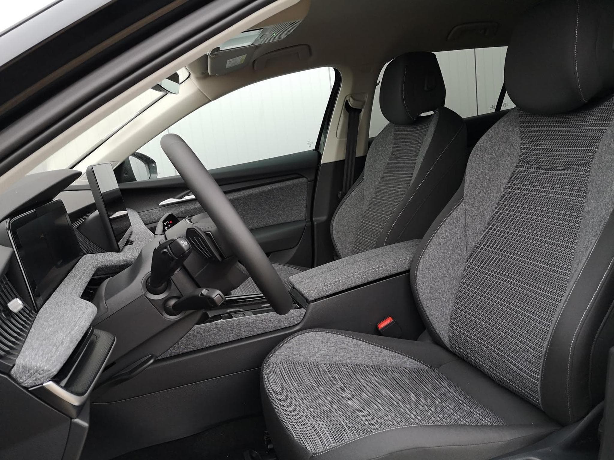 Skoda Superb 2.0 TDI 142kW 4x4 Selection (2025) - Photo 8