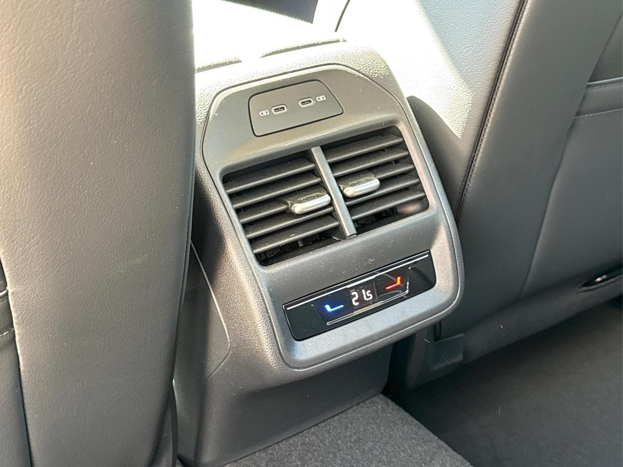 VW Passat Variant Elegance (2025) - Photo 16